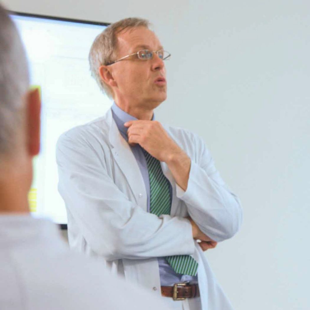 h2_diako_teaser_09.jpg Prof. Dr. Christoph Garlichs bei einem Vortrag