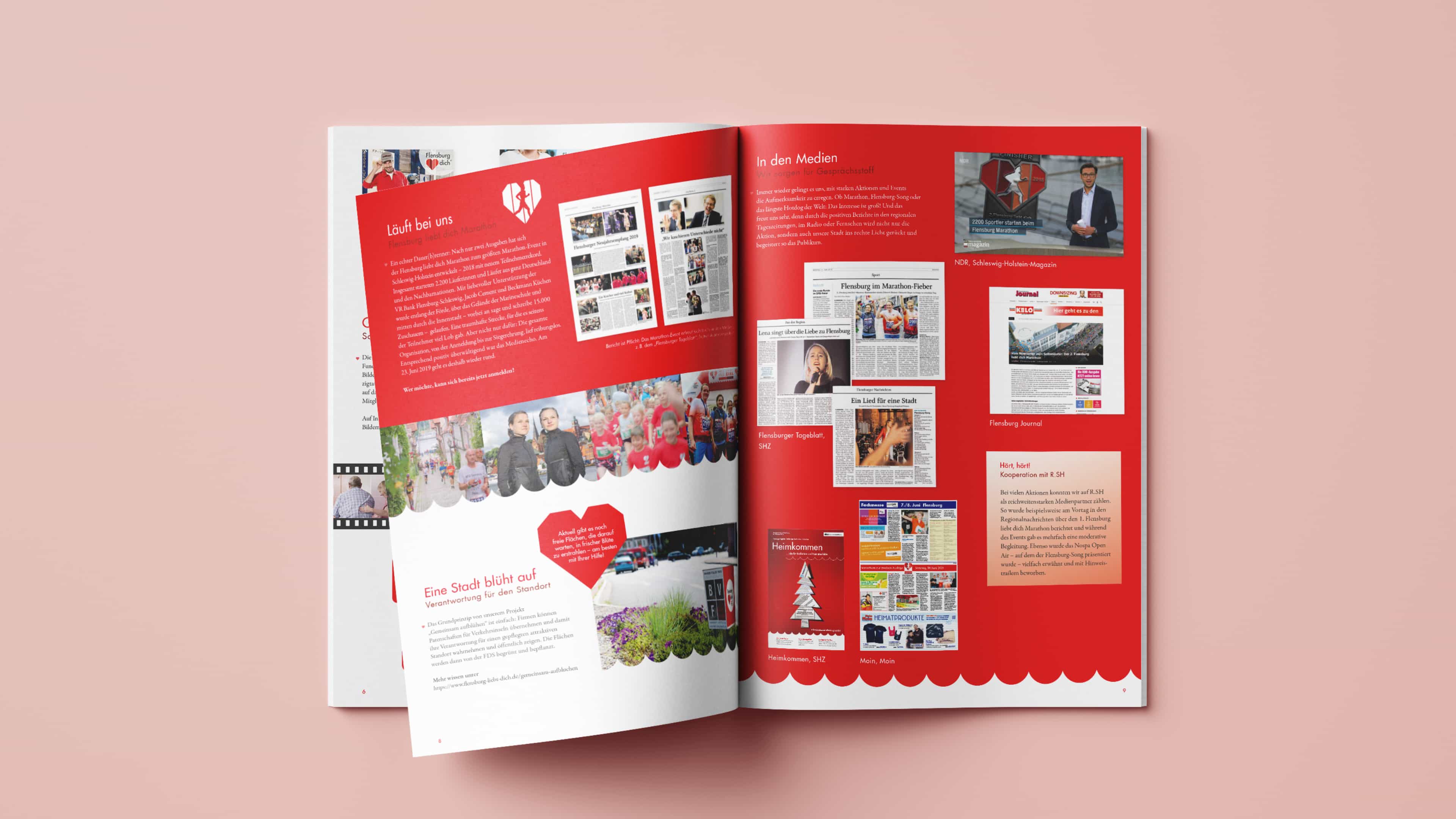 hochzwei_sfdw_slider_02.jpg Aufgeschlagene Doppelseite über Medienberichte über Die schönste Förde der Welt