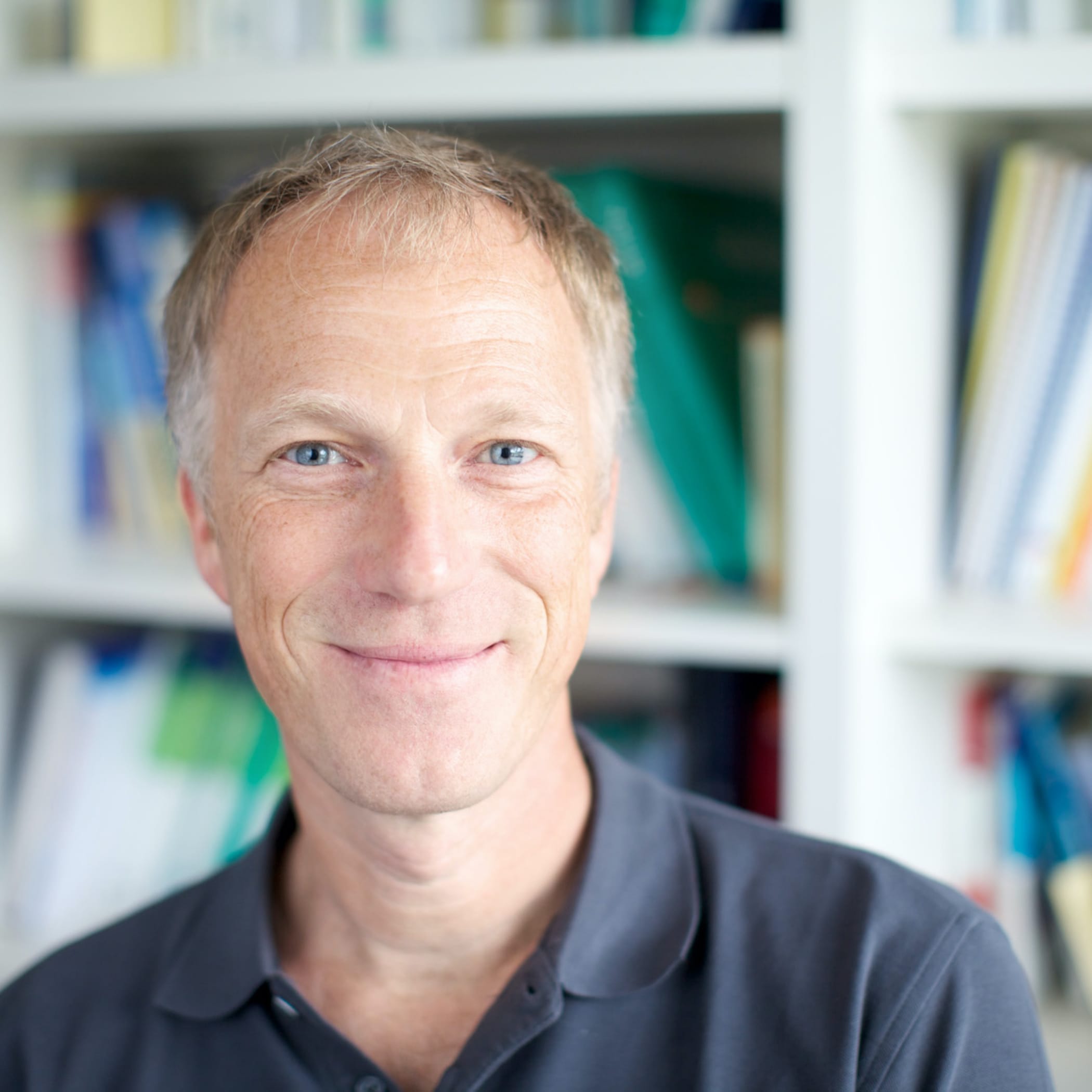 hochzwei_dran_teaser_06.jpg Porträt eines lächelnder Mannes