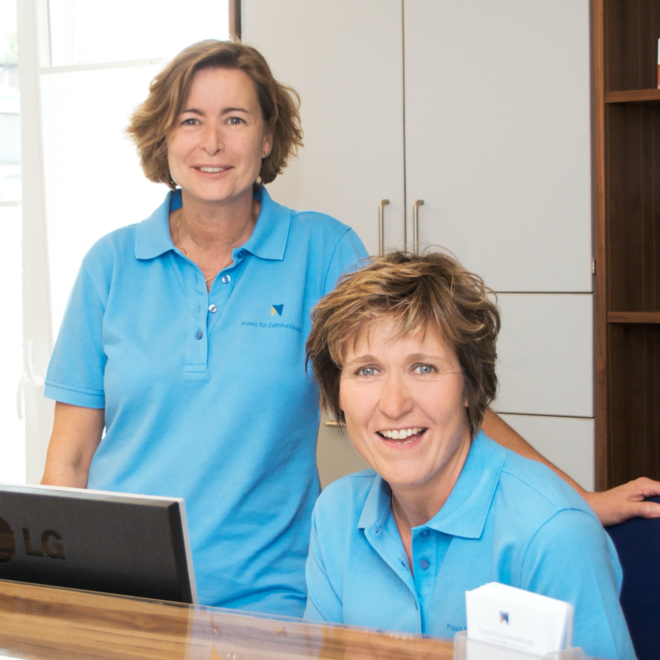 hochzwei_drky_teaser_03.jpg Nahaufnahme lächelnde Mitarbeiter