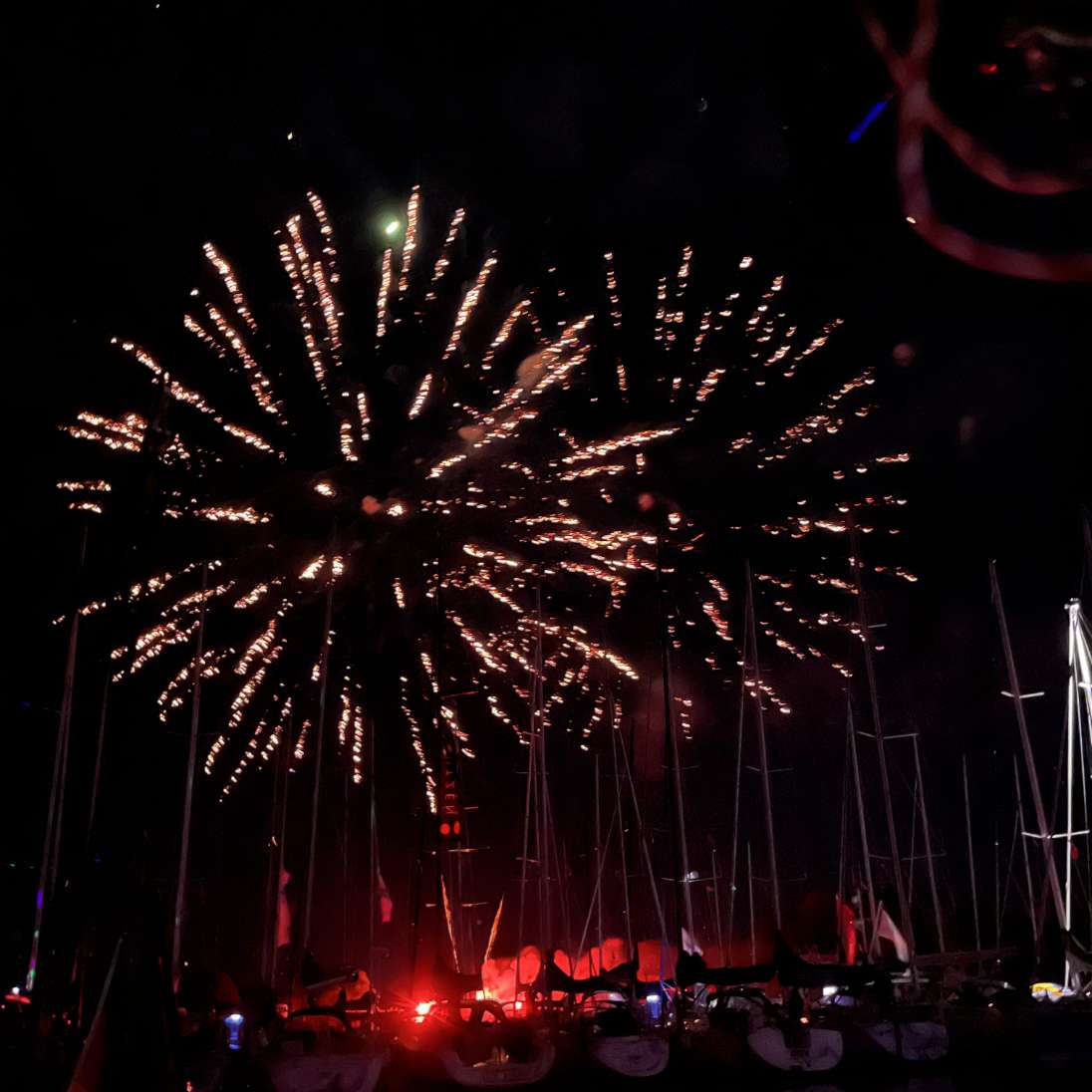 h2_dyvigbro_teaser_06.jpg Ein buntes Feuerwerk