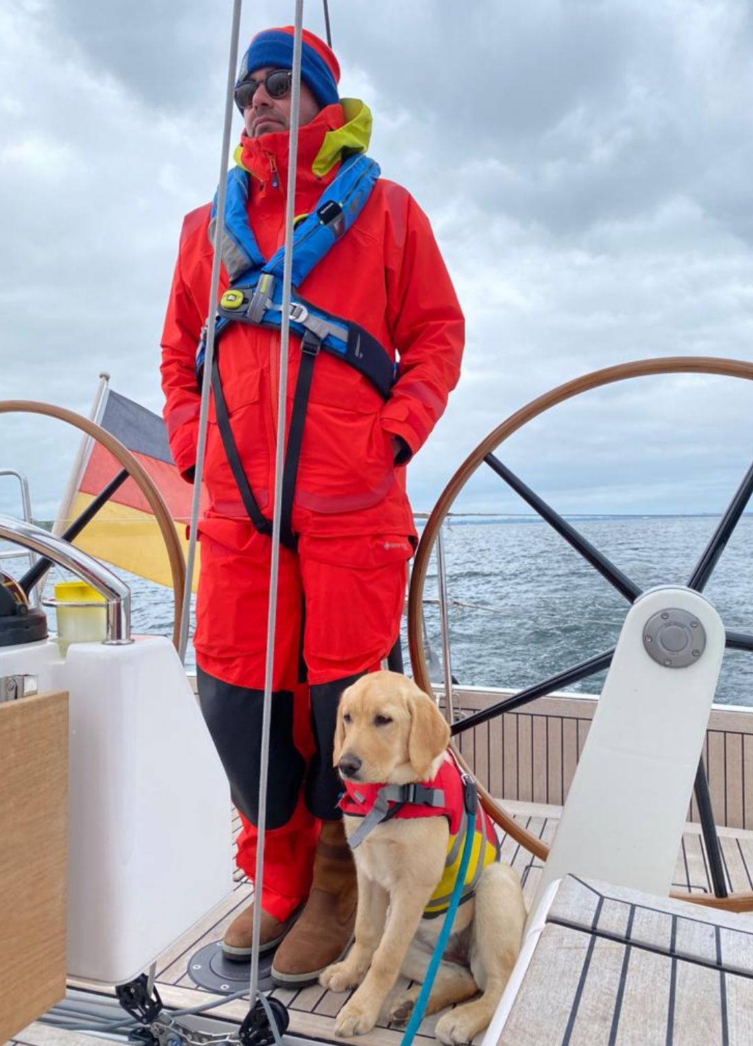 h2_ebbie_teaser_05.jpg Ebbie mit Felix auf einem Boot