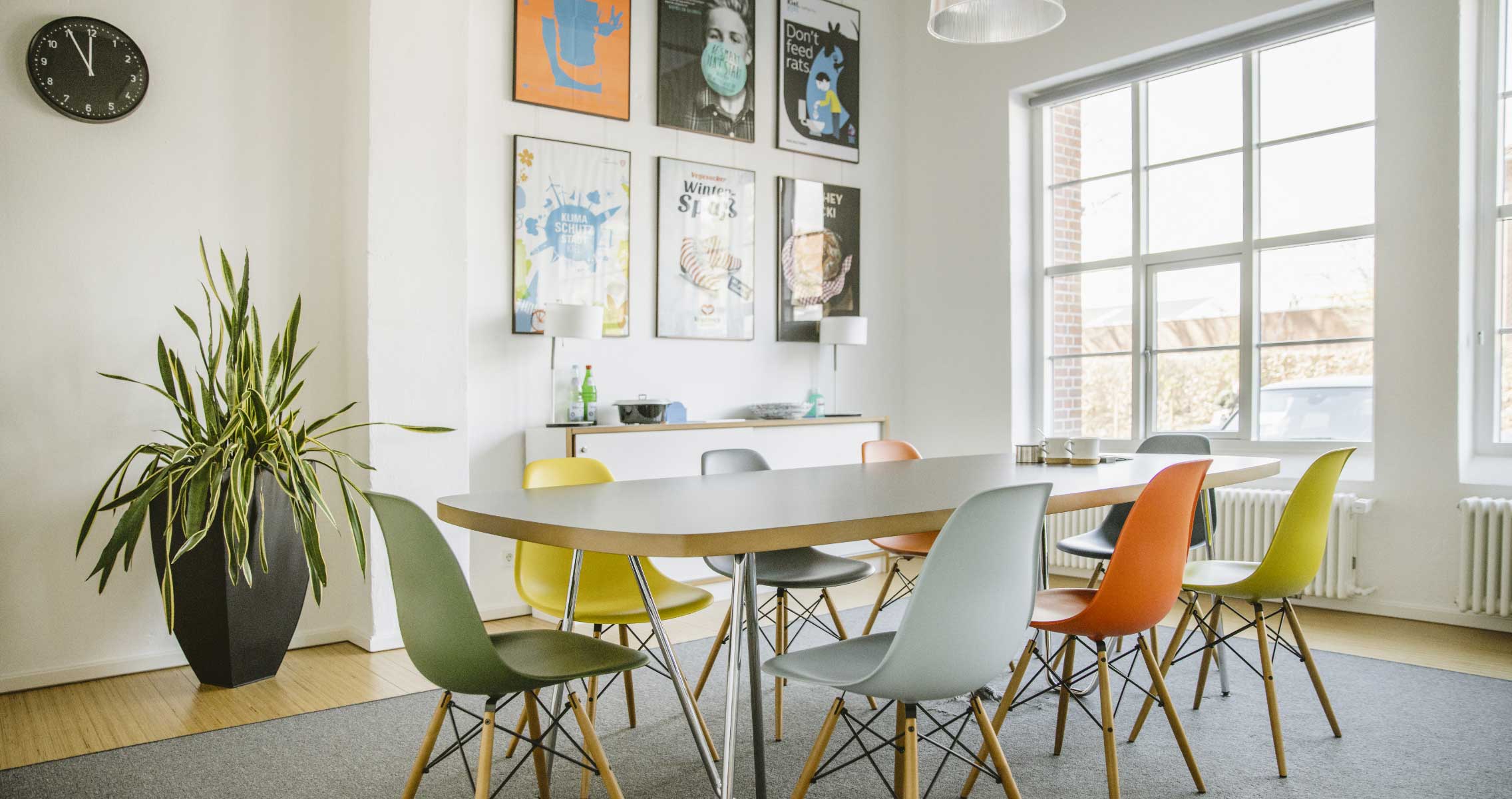 h2_werIst_teaser_04.jpg Der Besprechungsraum am Kieler Standort.