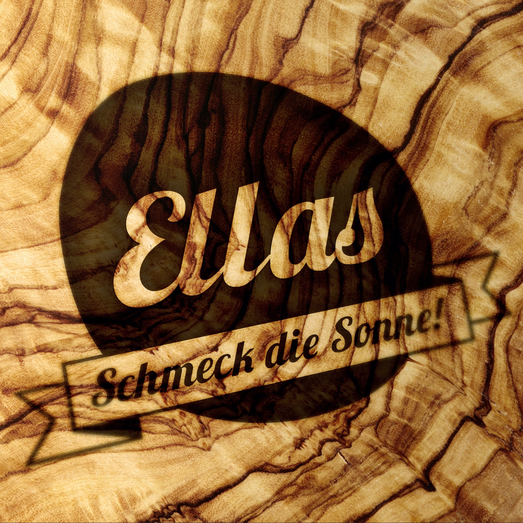 hochzwei_ella_teaser_13.jpg Brandlogo auf Holz
