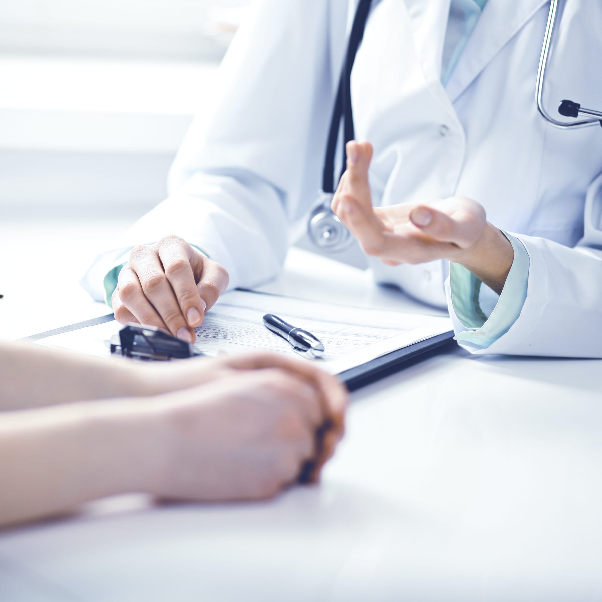 hochzwei_fknf_teaser_02.jpg Beim Arztgespräch