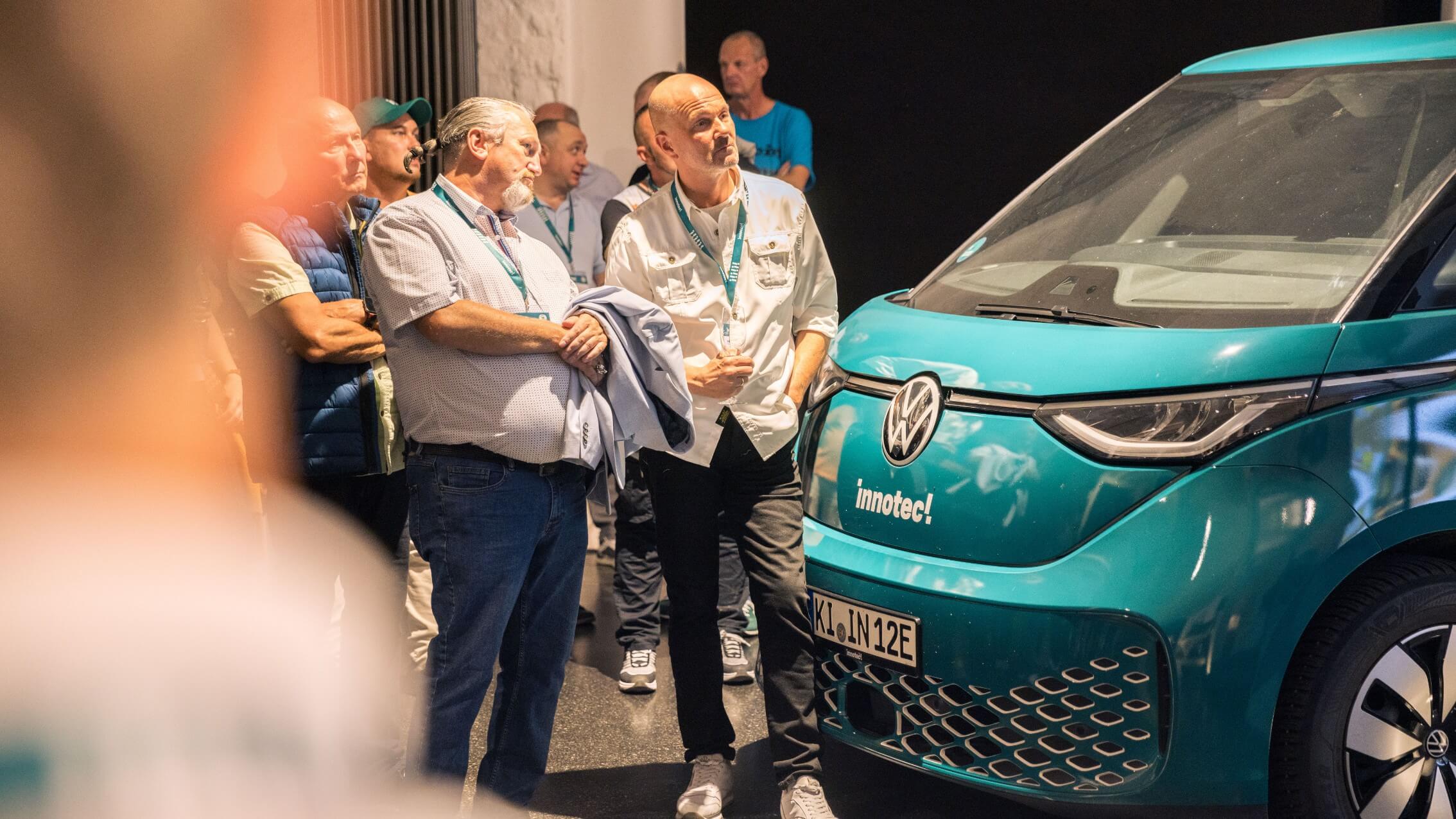 Fahrzeug wird präsentiert