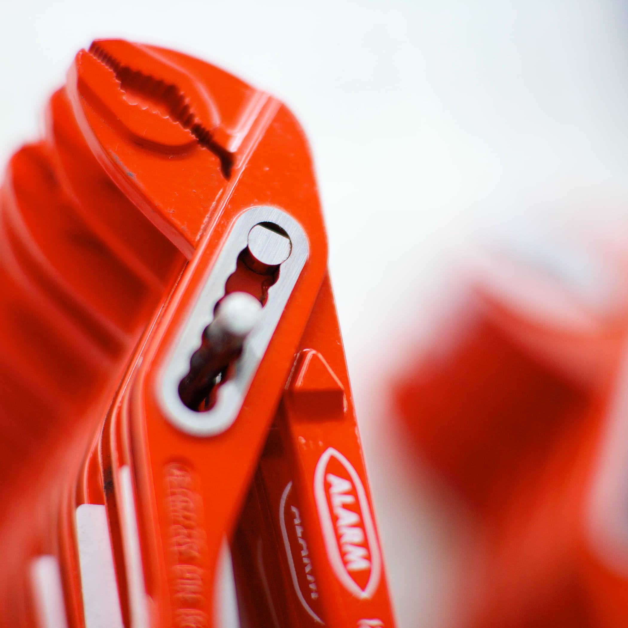 hochzwei_gch_teaser_08.jpg Nahaufnahme einer roten Zange