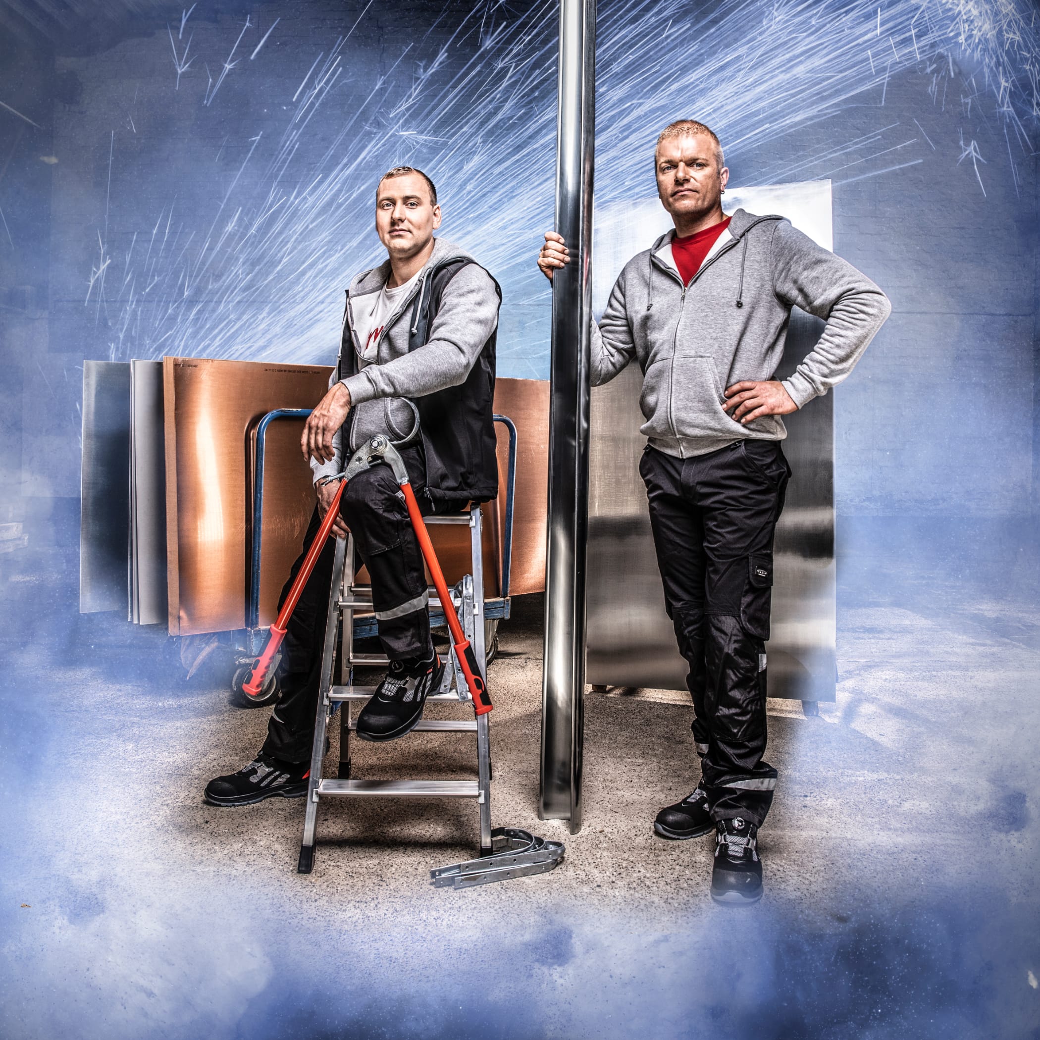 hochzwei_georgc_teaser_08.jpg Zwei Georg C Mitarbeiter posieren vor der Kamera