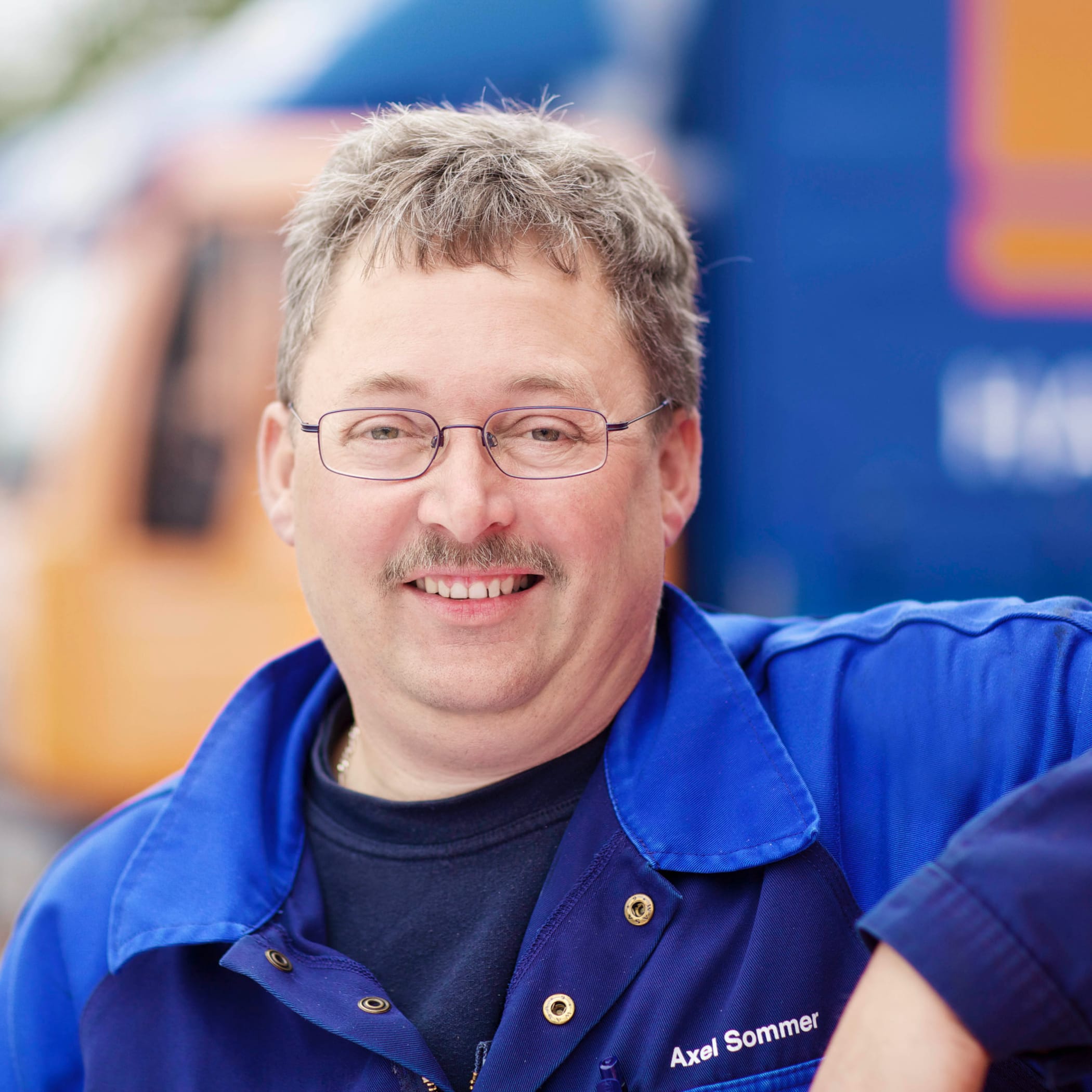 hochzwei_georgc_teaser_03.jpg Georg C Mitarbeiter Axel Sommer lächelt in die Kamera