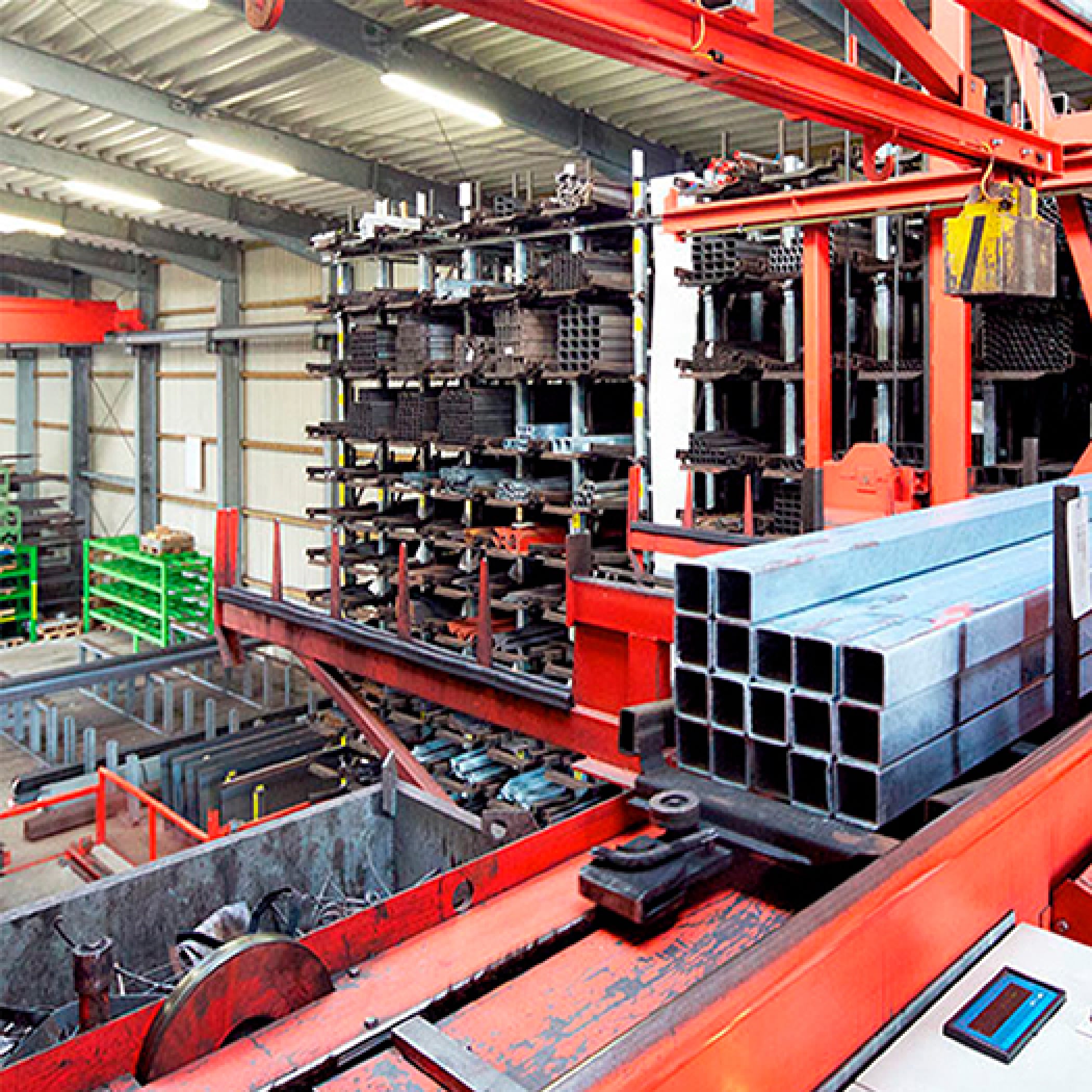 hochzwei_georgc_teaser_04.jpg Rohre liegen gestapelt in Regalen