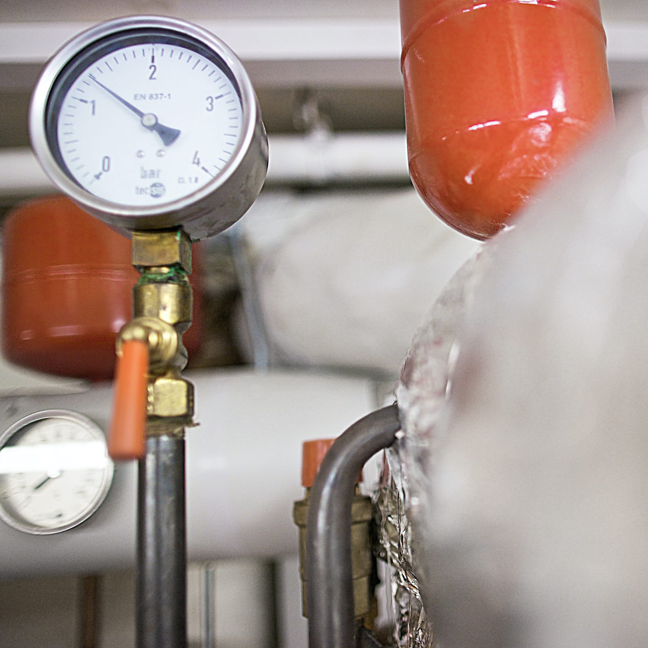 hochzwei_gobu_teaser_08.jpg Nahaufnahme eines metallischen Barzählers