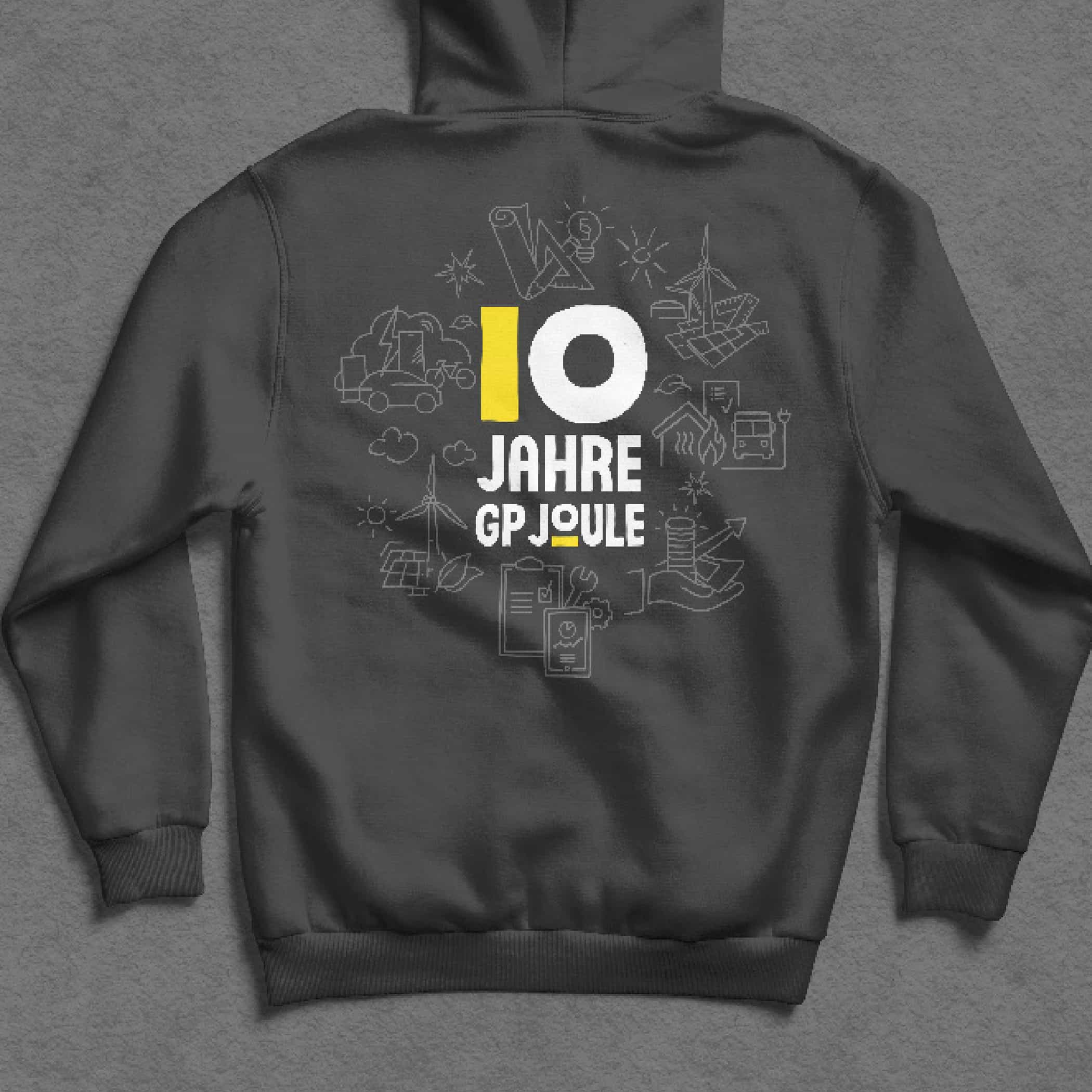 hochzwei_gpjoule_teaser_04.jpg Ein schwarzer Hoodie von GP Joule