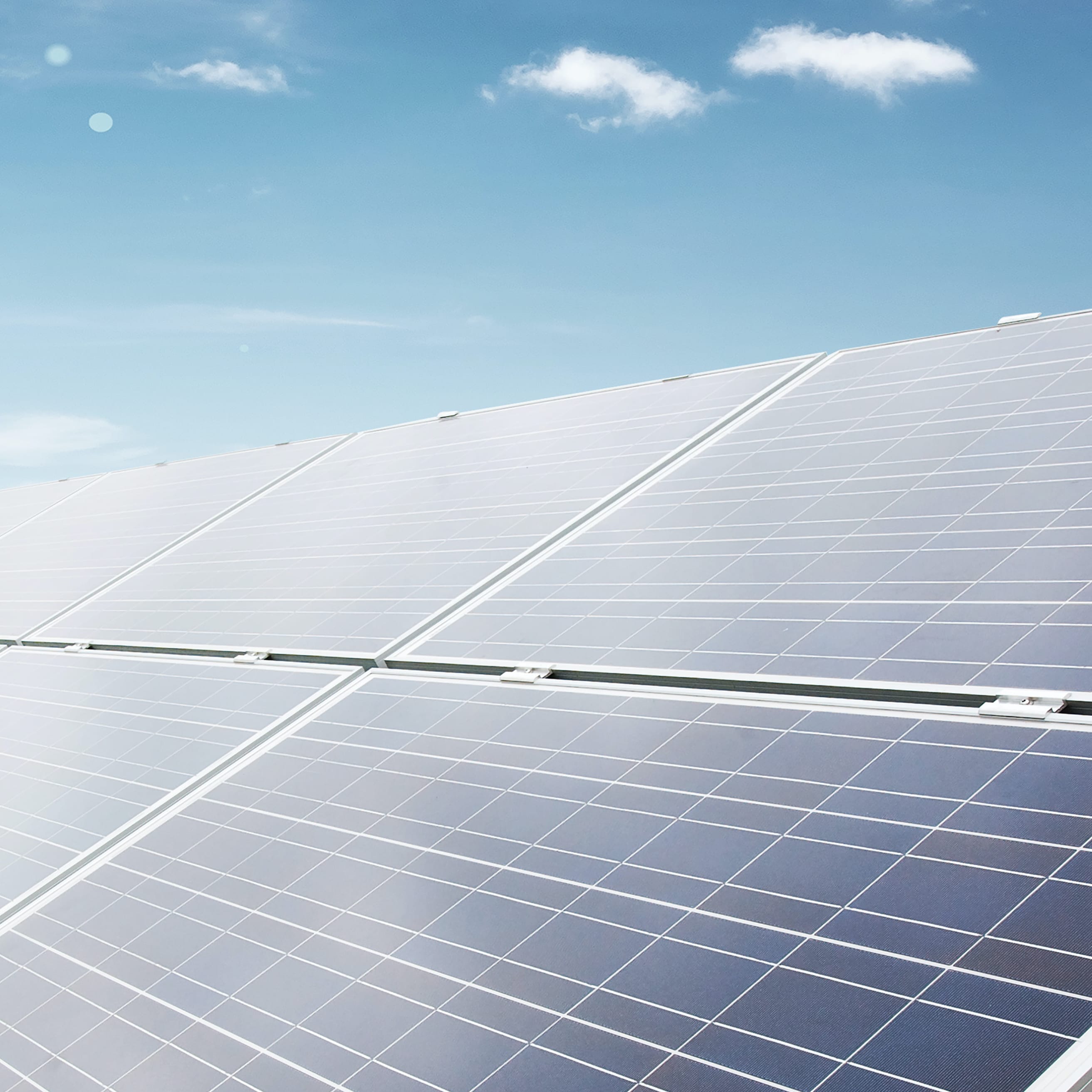 hochzwei_gp_teaser_04.jpg Solarplatten mit einem Himmel im Hintergrund