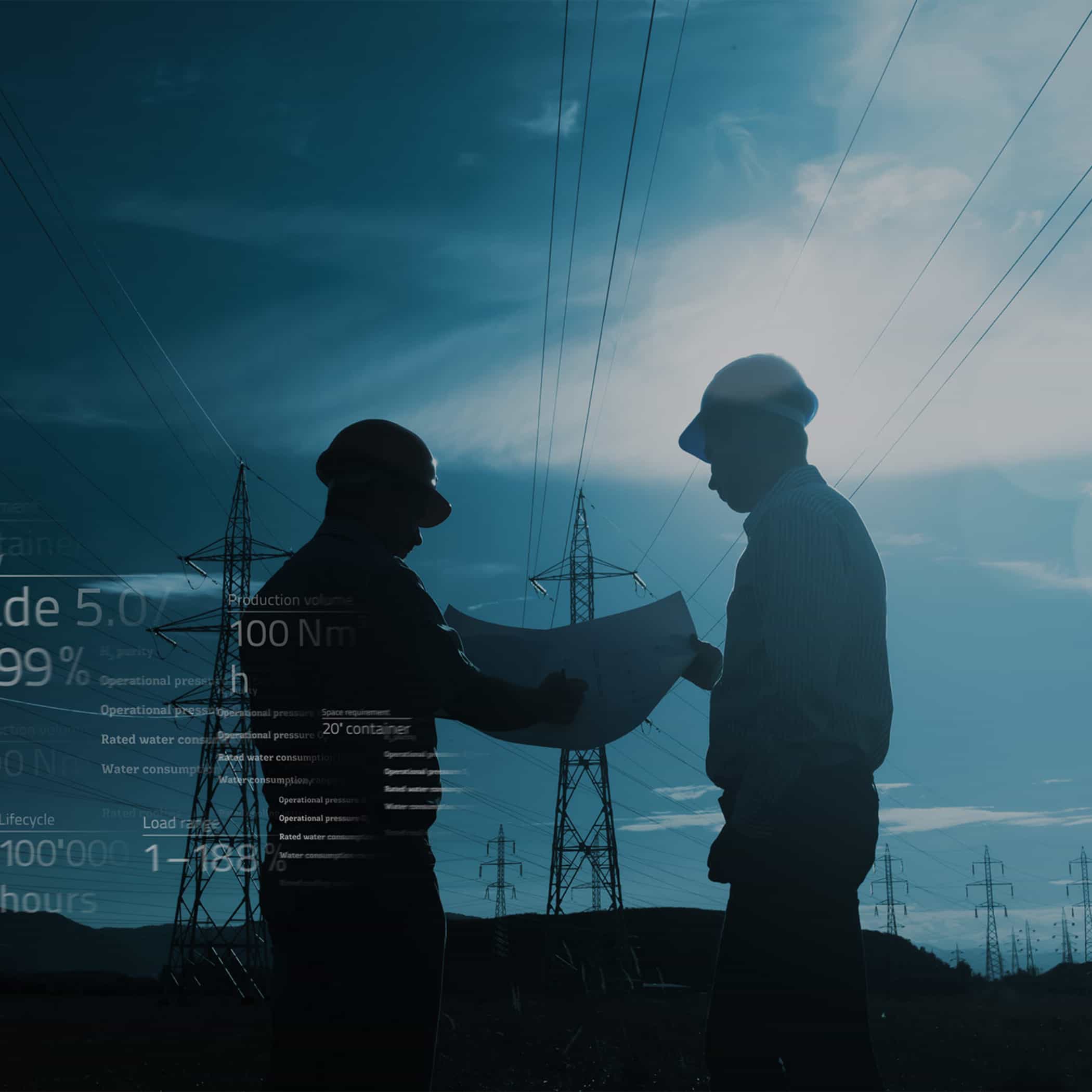 hochzwei_h_tec_teaser_05.jpg Zwei Bauarbeiter gucken sich einen Bauplan an