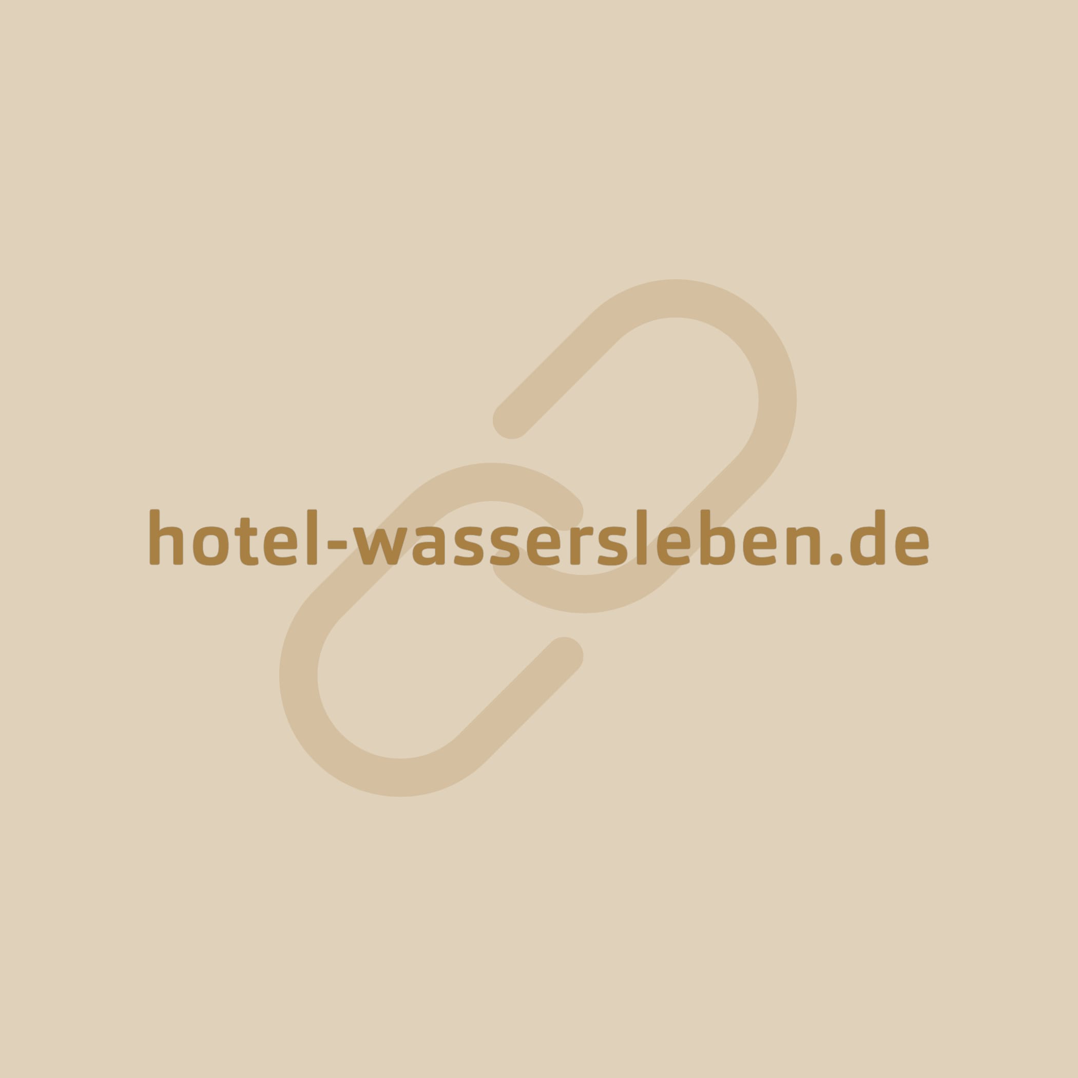hochzwei_howa_teaser_12.jpg URL des Hotel Wassersleben mit einem Kettensymbol im Hintergrund
