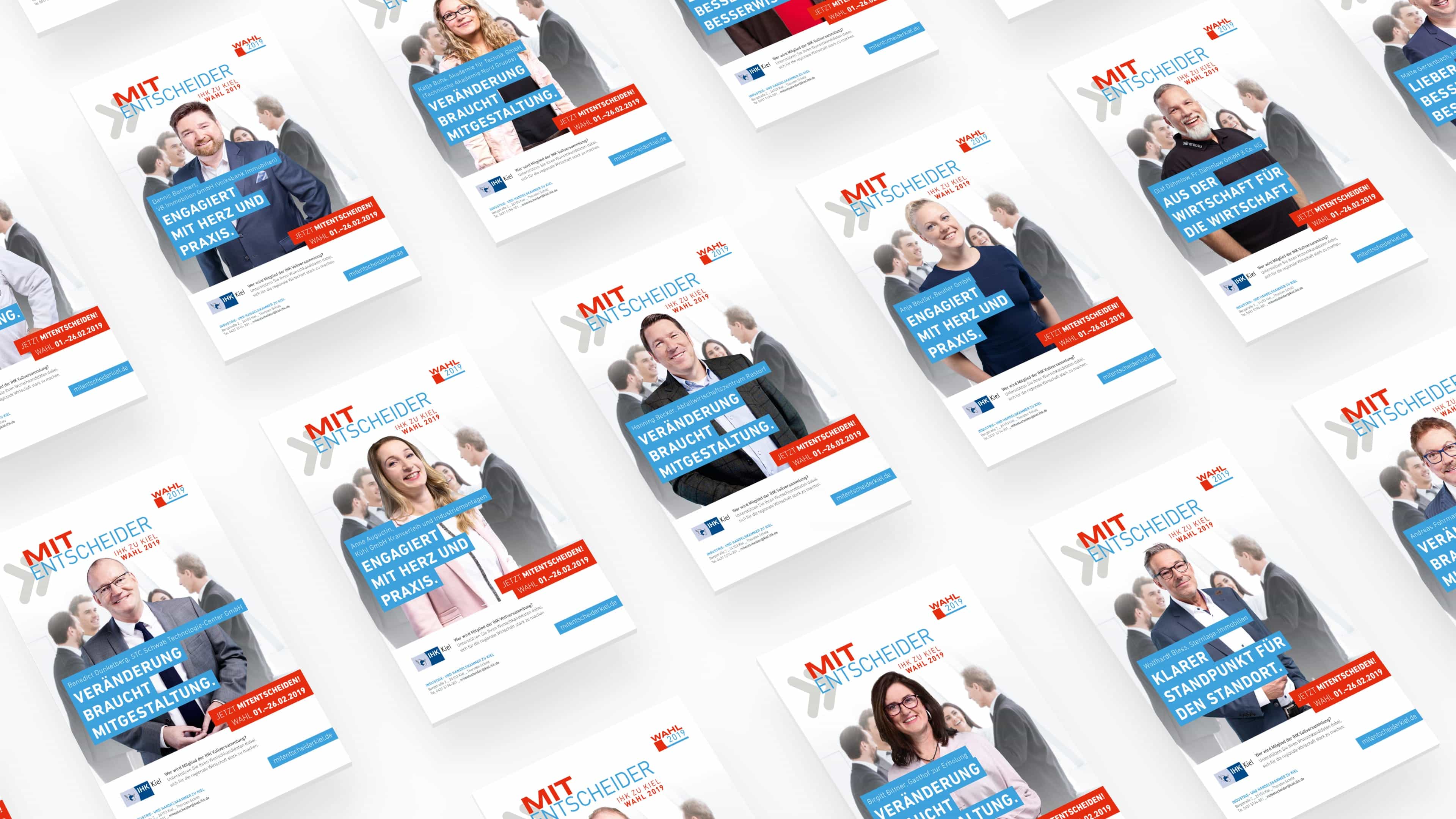 Viele aneinandergereihte Flyer der IHK Kiel