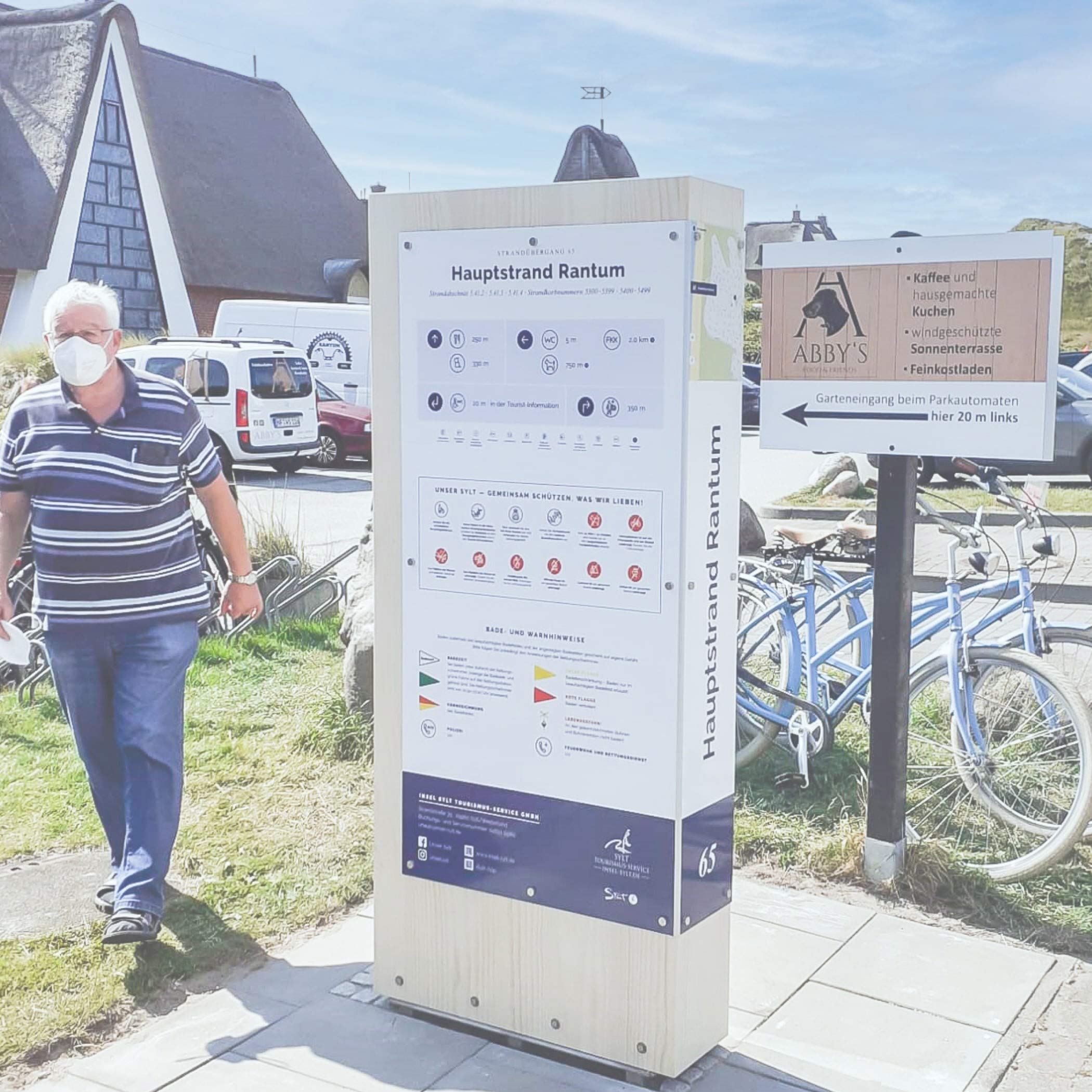 hochzwei_tsw_teaser_07.jpg Blick auf ein Schild an einem Holz