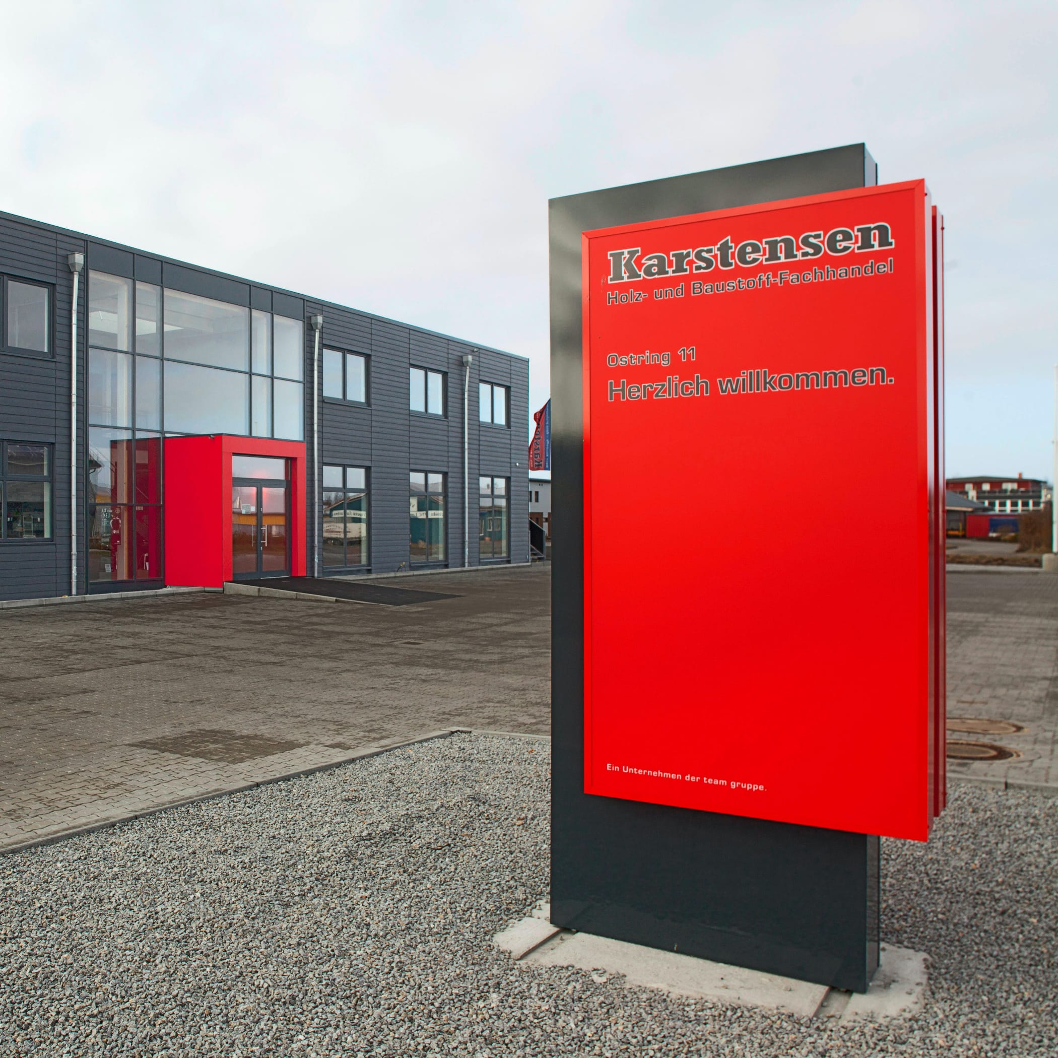 hochzwei_akar_teaser_02.jpg Außenansicht des Karstensen Baufachmarktes