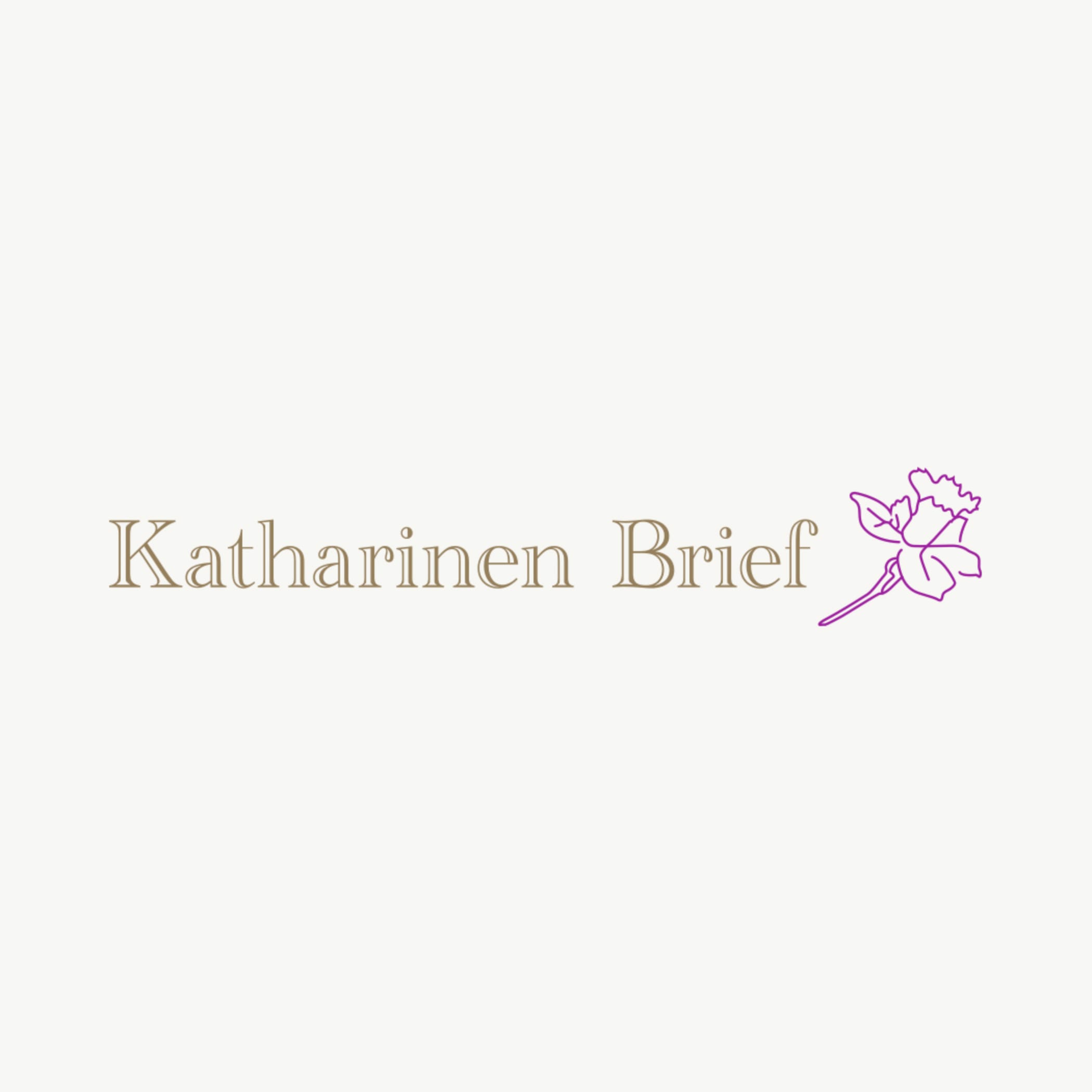 hochzwei_kaho_teaser_03.jpg Beige Schrift Katharinen Brief mit einer lilanen Blume