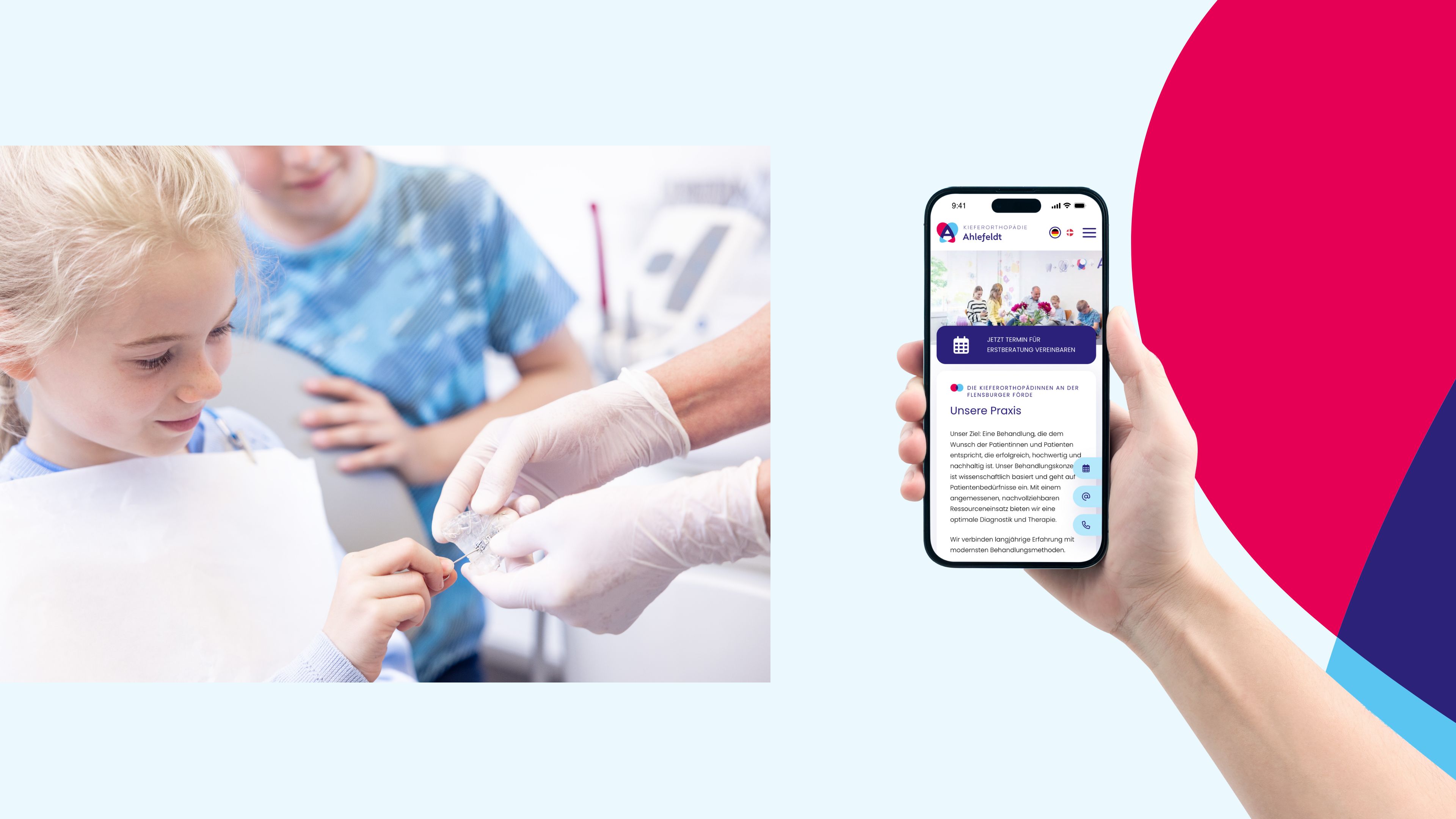 Ein Kind verstellt mit Hilfe einer Zahnärztin eine Zahnspange, im zweiten Bildabschnitt sieht man ein Smartphone mit der Website der Praxis