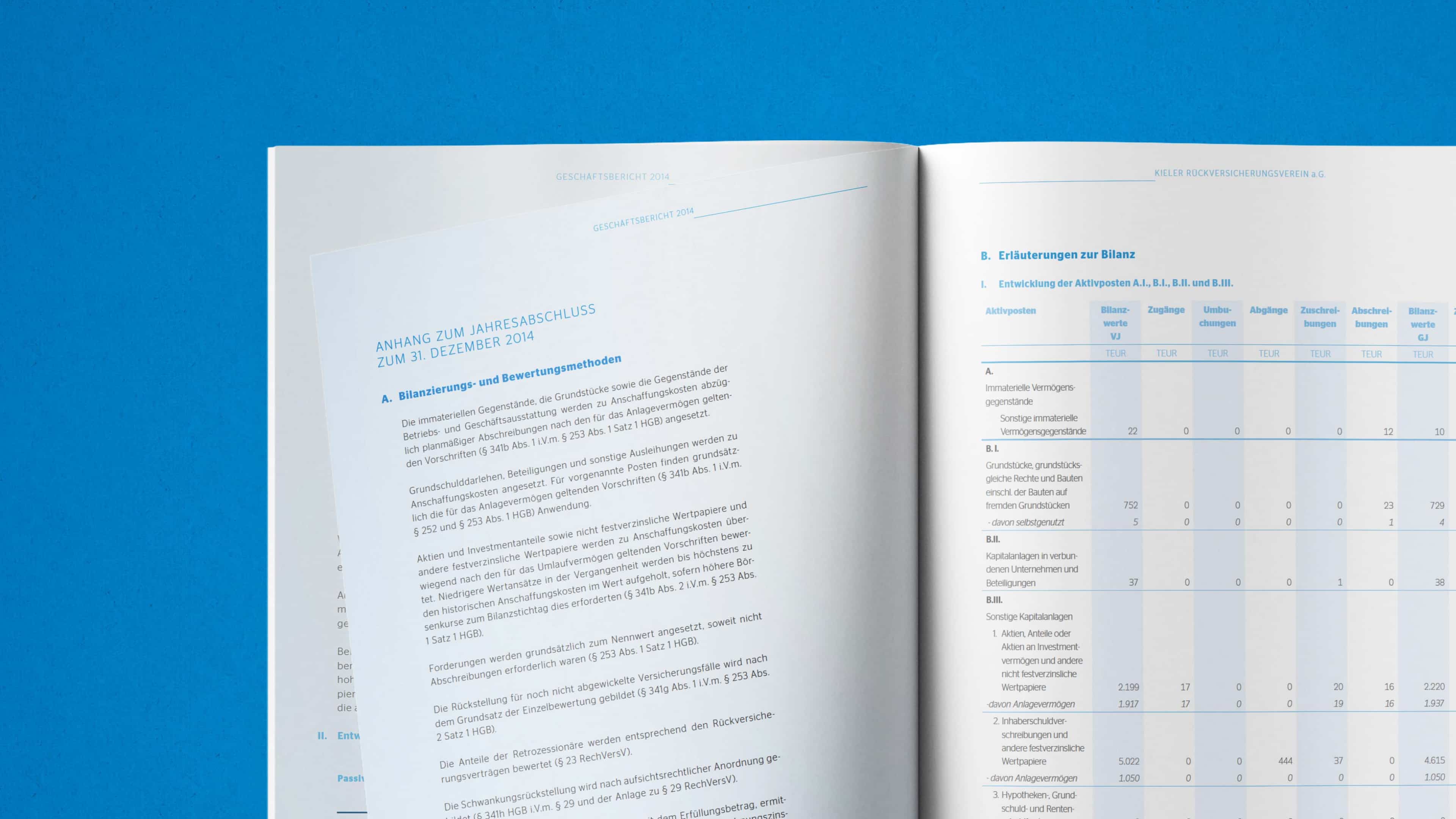 hochzwei_kiru_slider_03.jpg Aufgeklapptes Magazin mit den Jahreszahlen