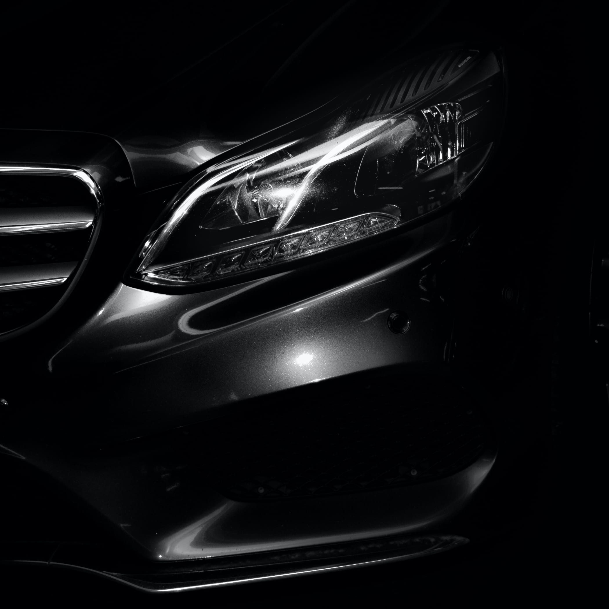 hochzwei_klco_teaser_04.jpg Nahaufnahme einer Mercedes Benz Leuchte