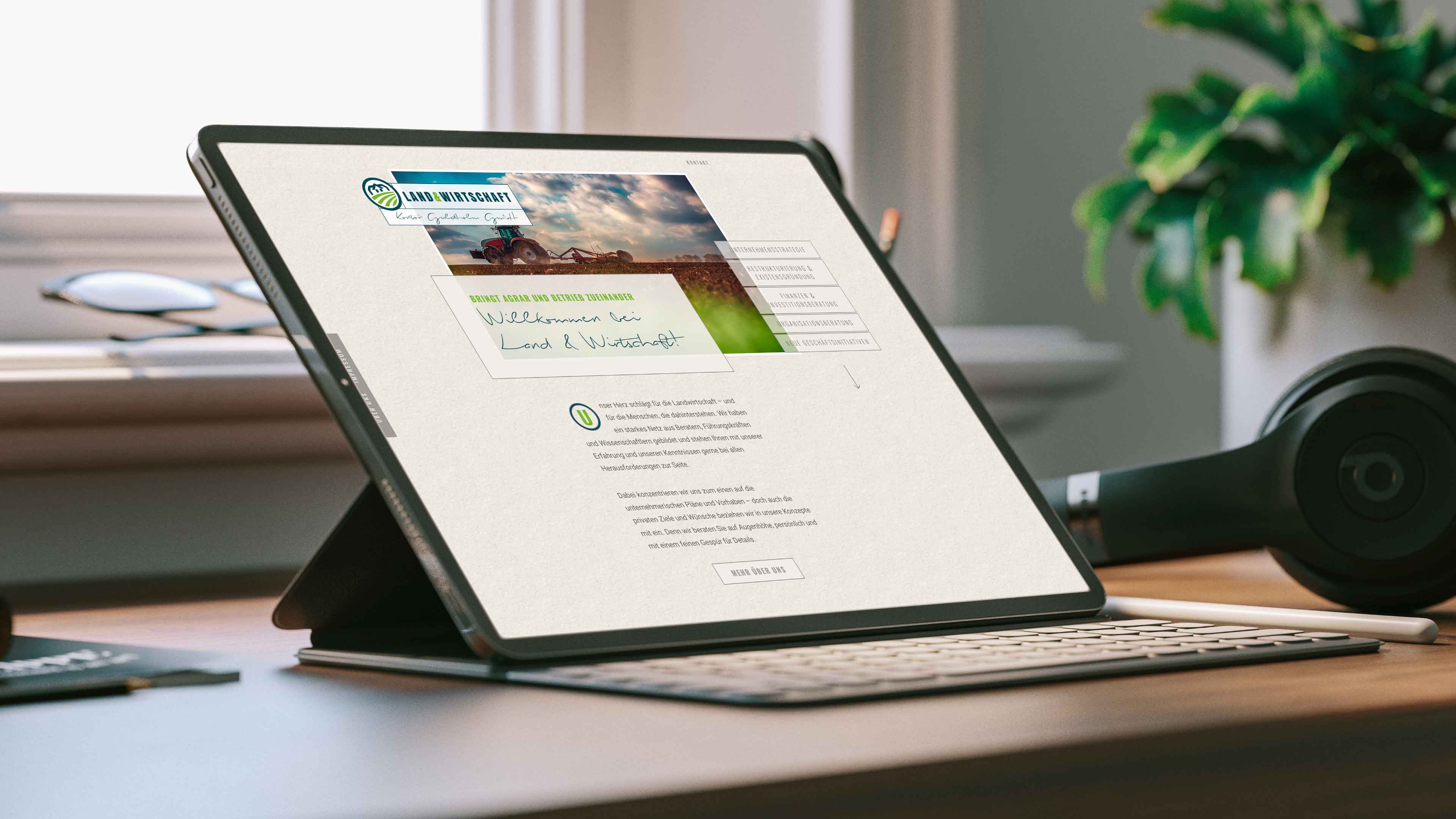 Land und Wirtschaft Homepage gezeigt auf einem Ipad