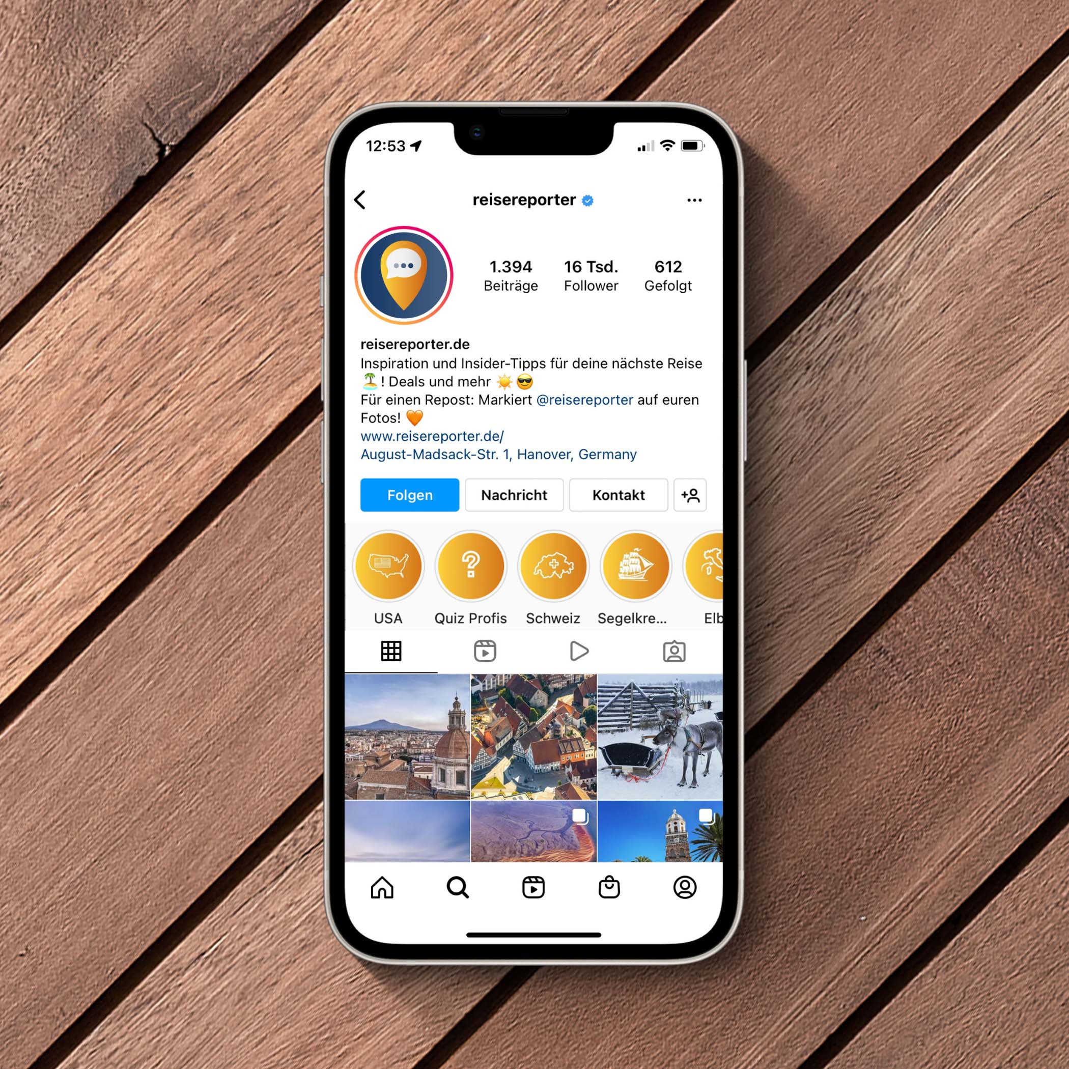 hochzwei_reisereporter_teaser_05.jpg Smartphone zeigt Instagram-Seite von reisereporter.de