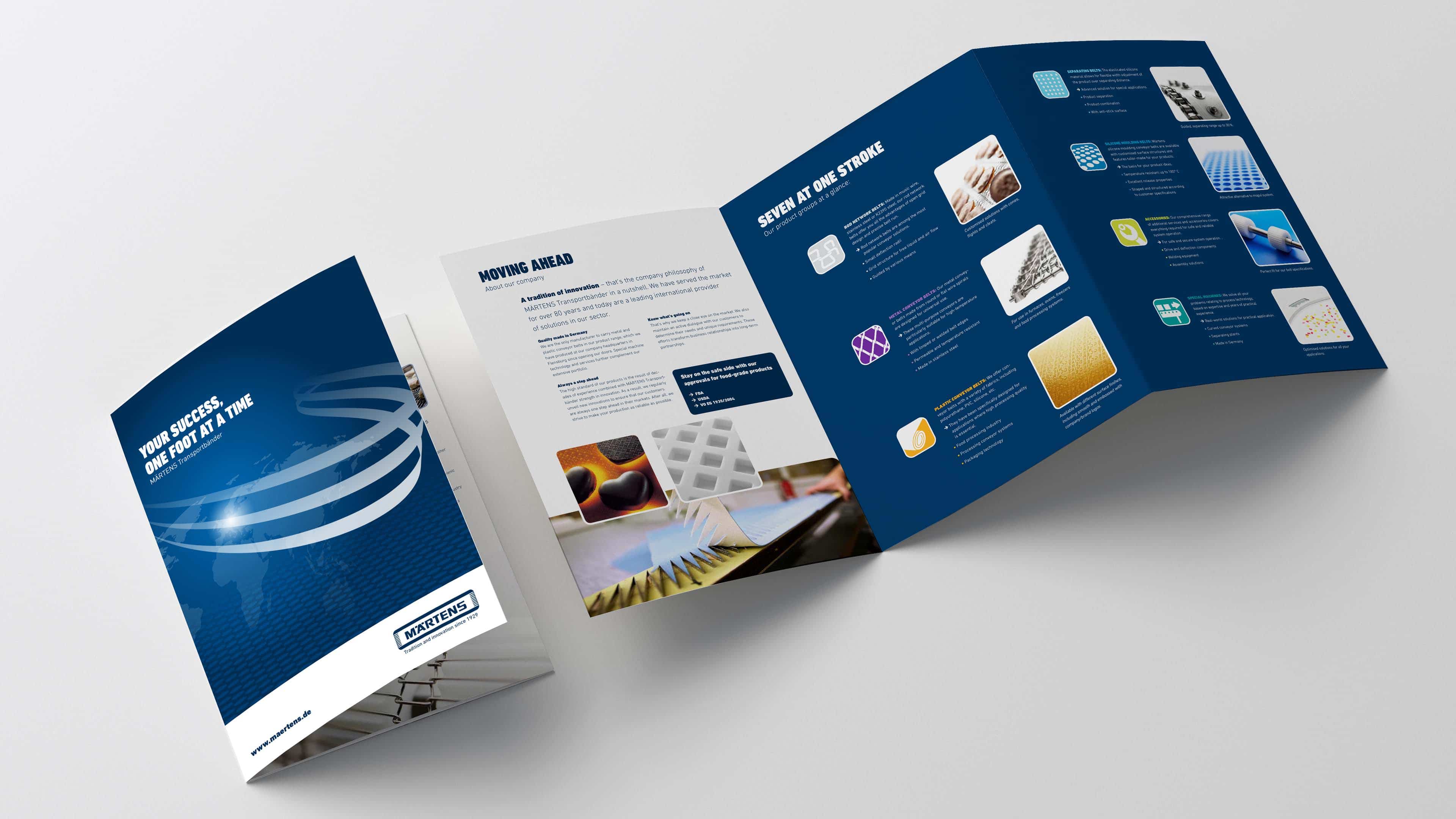 hochzwei_mrt_slider_01.jpg Zwei blau weiße Flyer von Märtens