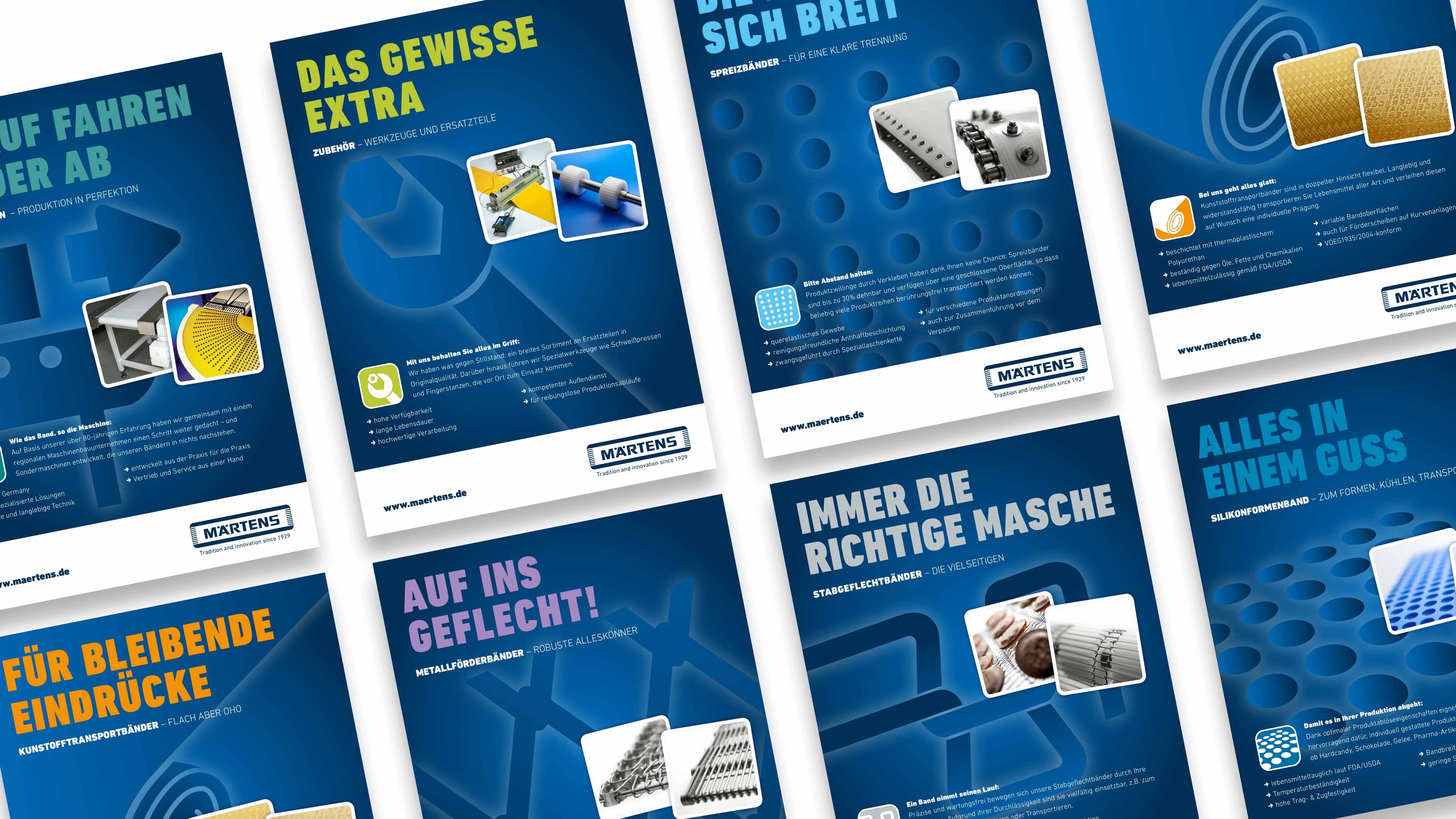 Acht blaue Flyer von Märtens