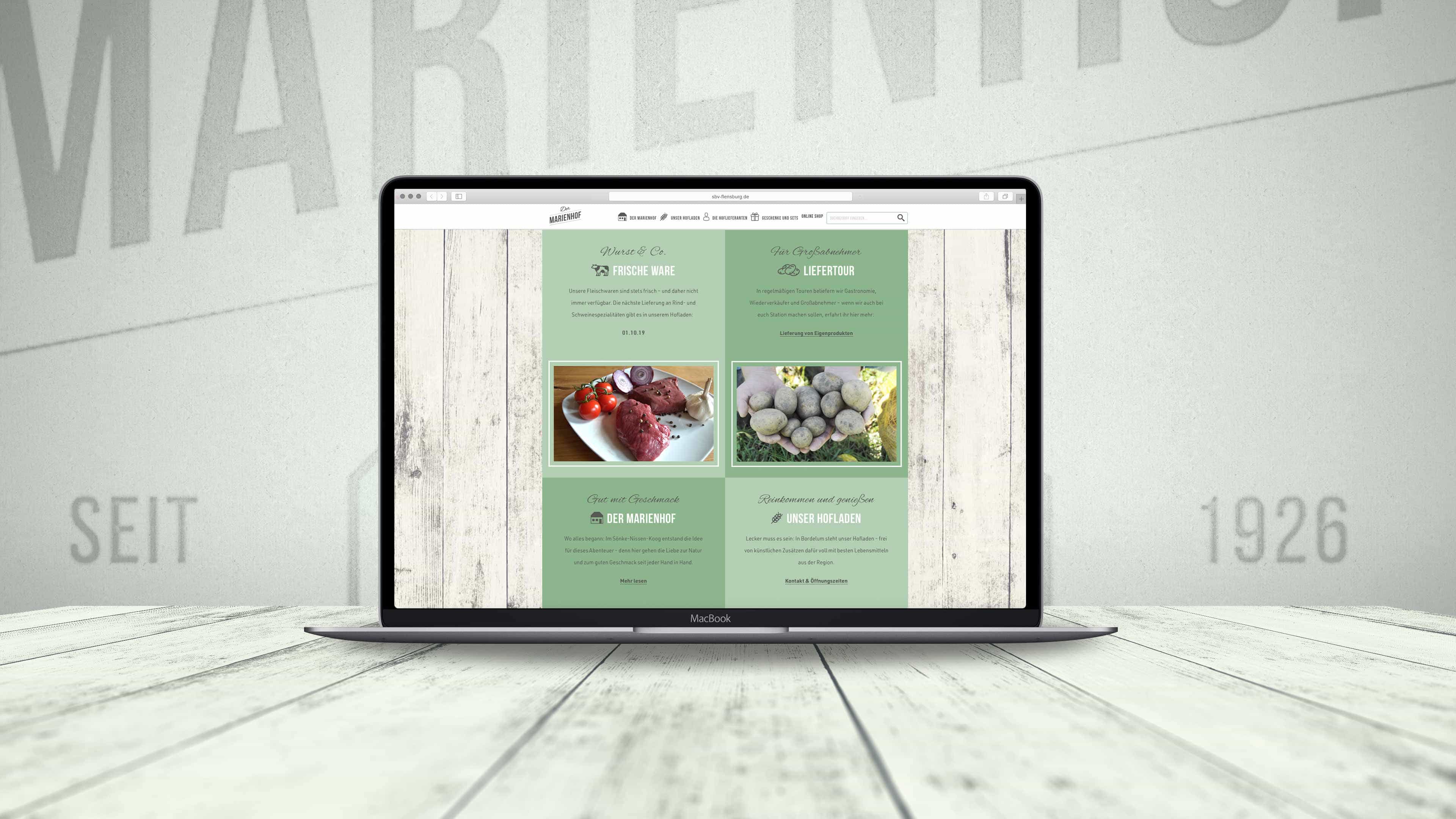 hochzwei_marienhof_slider_03.jpg Laptop zeigt die Homepage vom Marienhof an