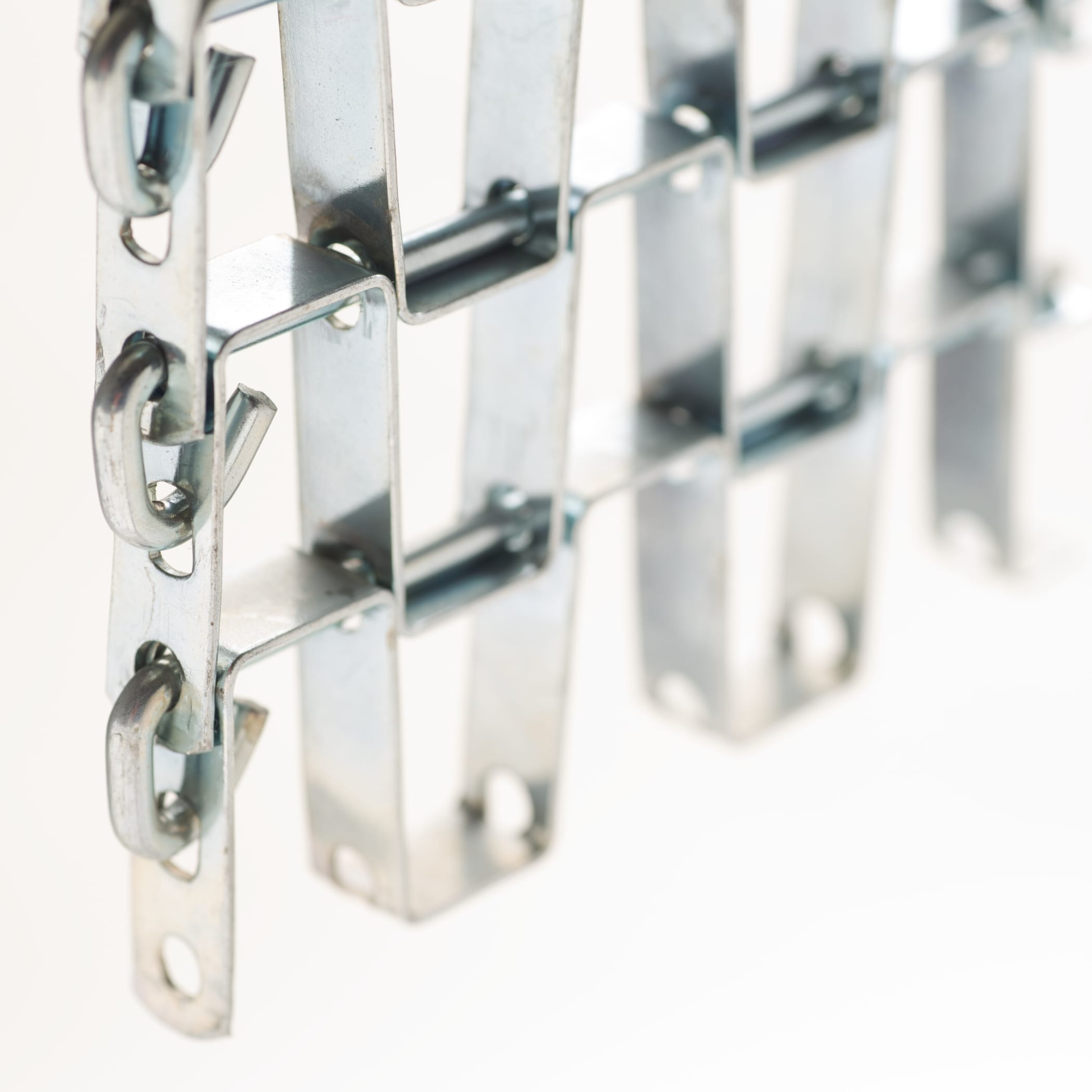 hochzwei_meche_teaser_04.jpg Nahaufnahme von einem metallischen Geflecht