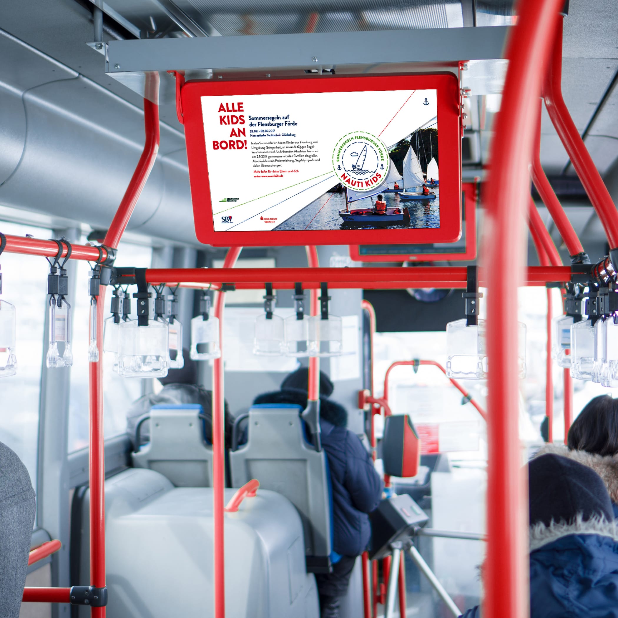 hochzwei_nautikids_teaser_01.jpg werbung für Nautikids in einem Bus