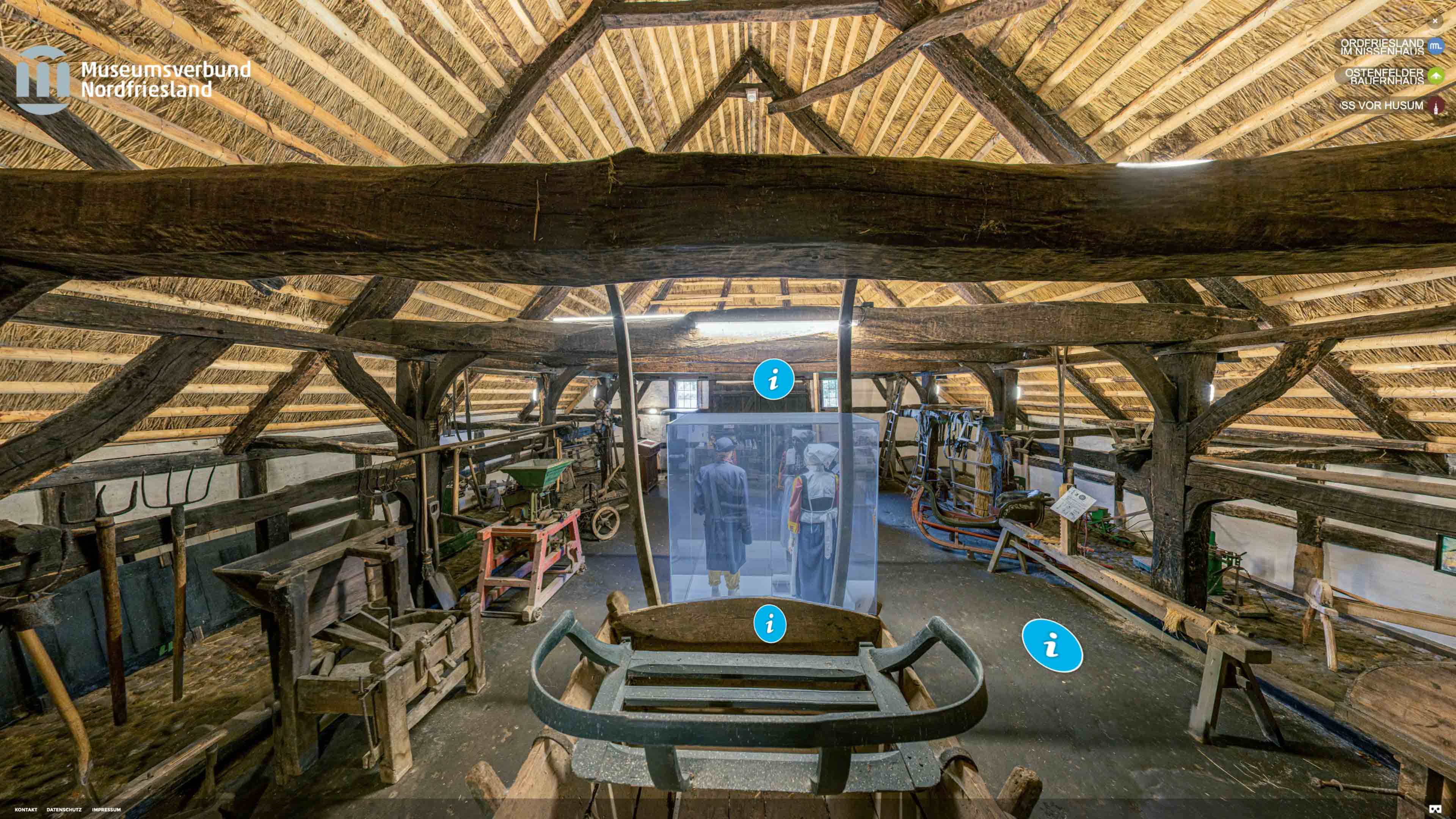 hochzwei_knsmhusum_slider02.jpg Blick auf den Dachboden eines Reetdachhauses