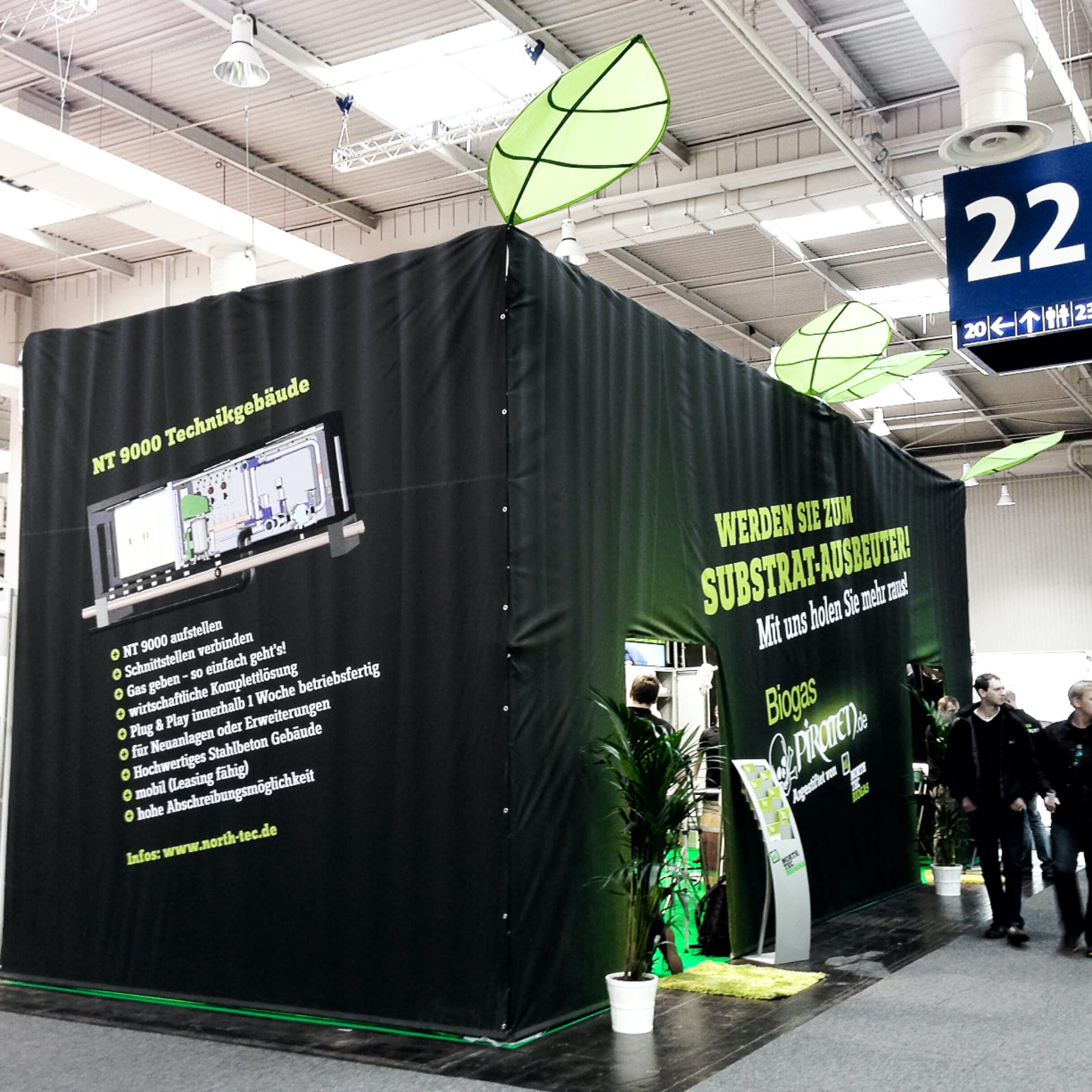 hochzwei_ntec_teaser_05.jpg Schwarzer Messestand der North Tec