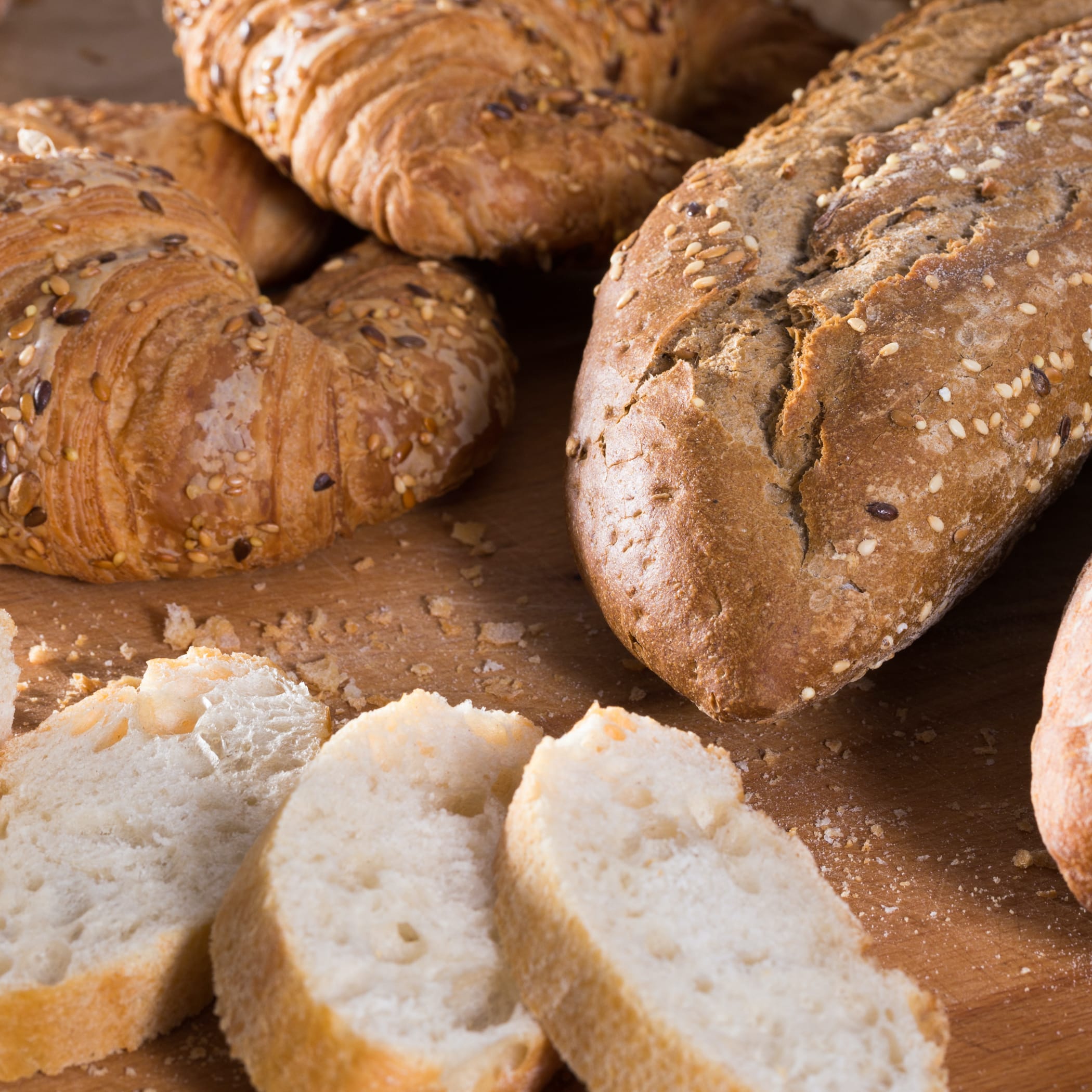 hochzwei_ofen_teaser_04.jpg Nahaufnahme von drei verschiedenen Broten