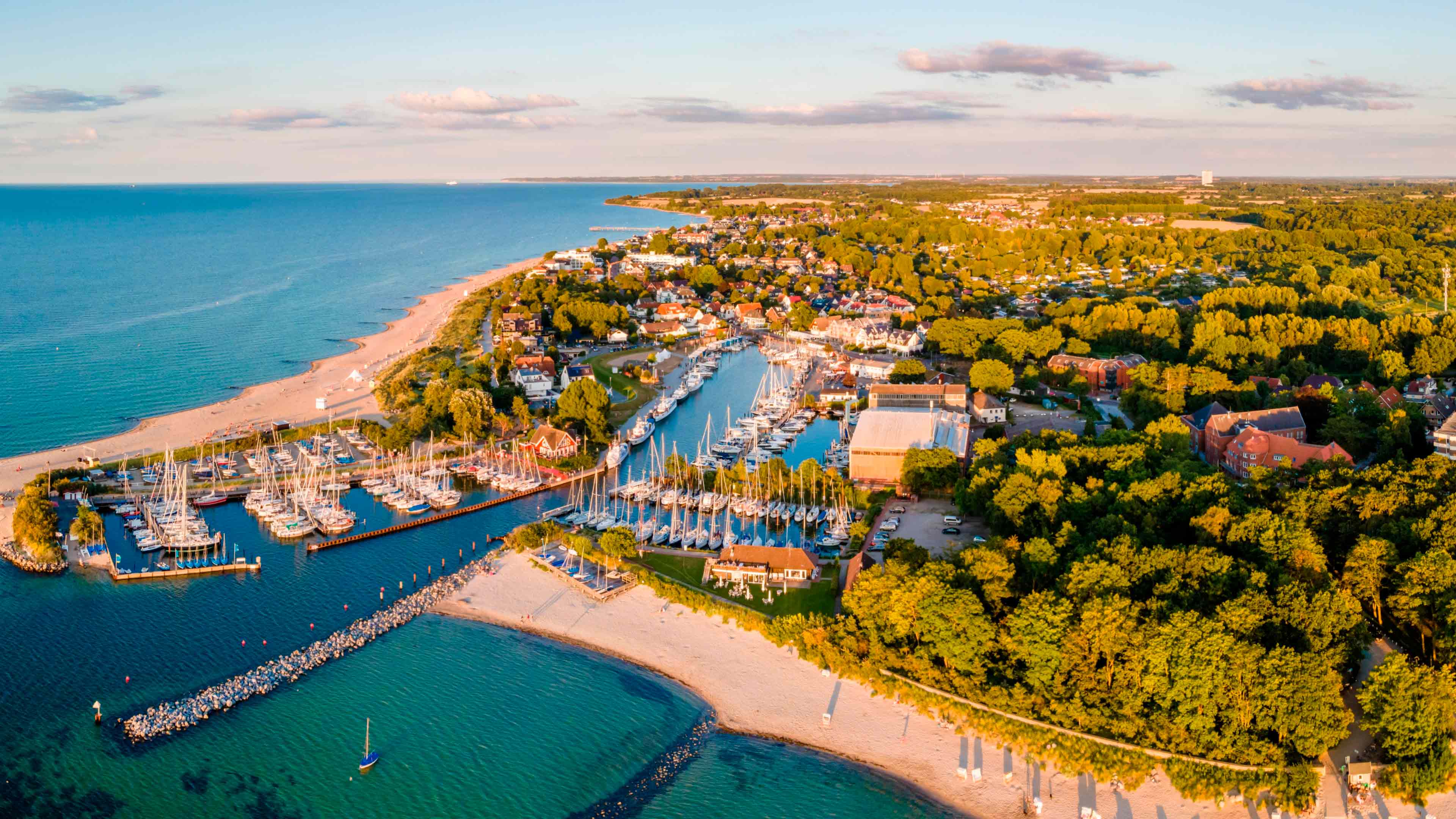 hochzwei_wongel_slider_02.jpg Luftbild von Wongel bei Sonnenuntergang