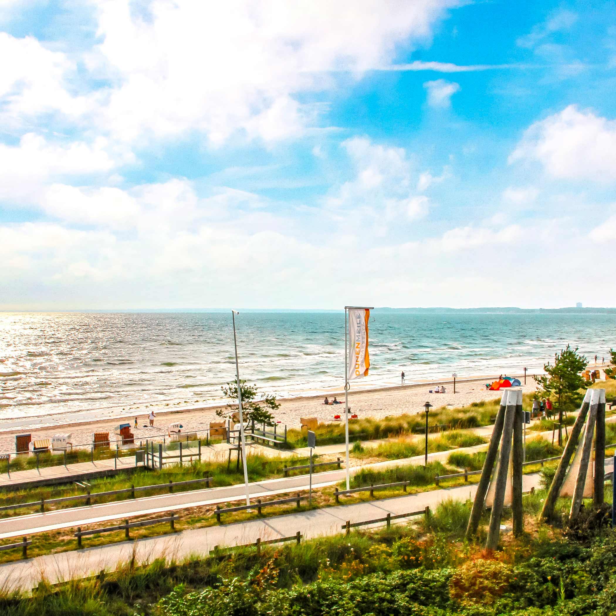 hochzwei_wongel_teaser_05.jpg Blick auf eine Strandpromenade