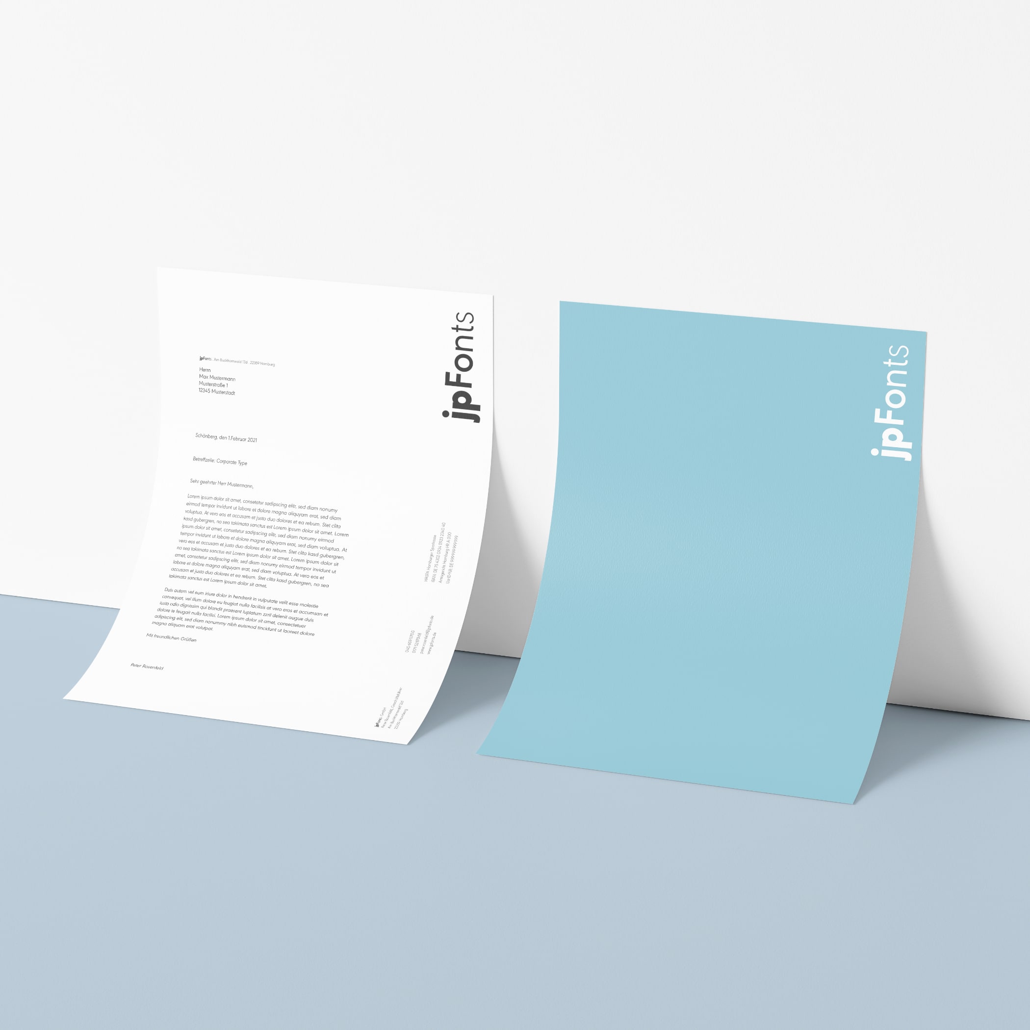 hochzwei_rose_teaser_03.jpg Zwei Blätter Papier in blau und weiß