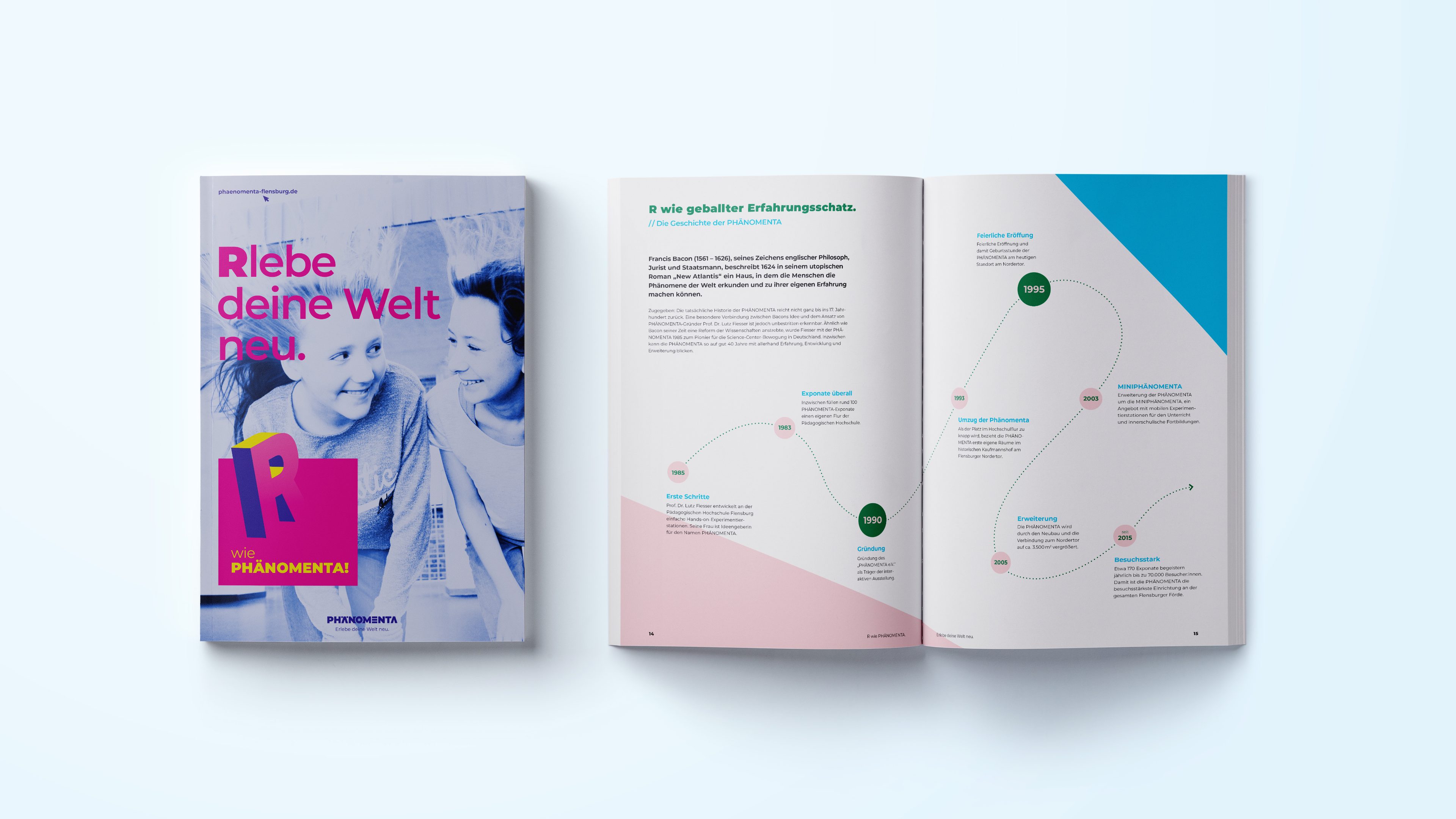 h2_phaenomenta_slider_02.jpg Zwei Kataloge von Phänomenta mit aufgeschlagener Seite