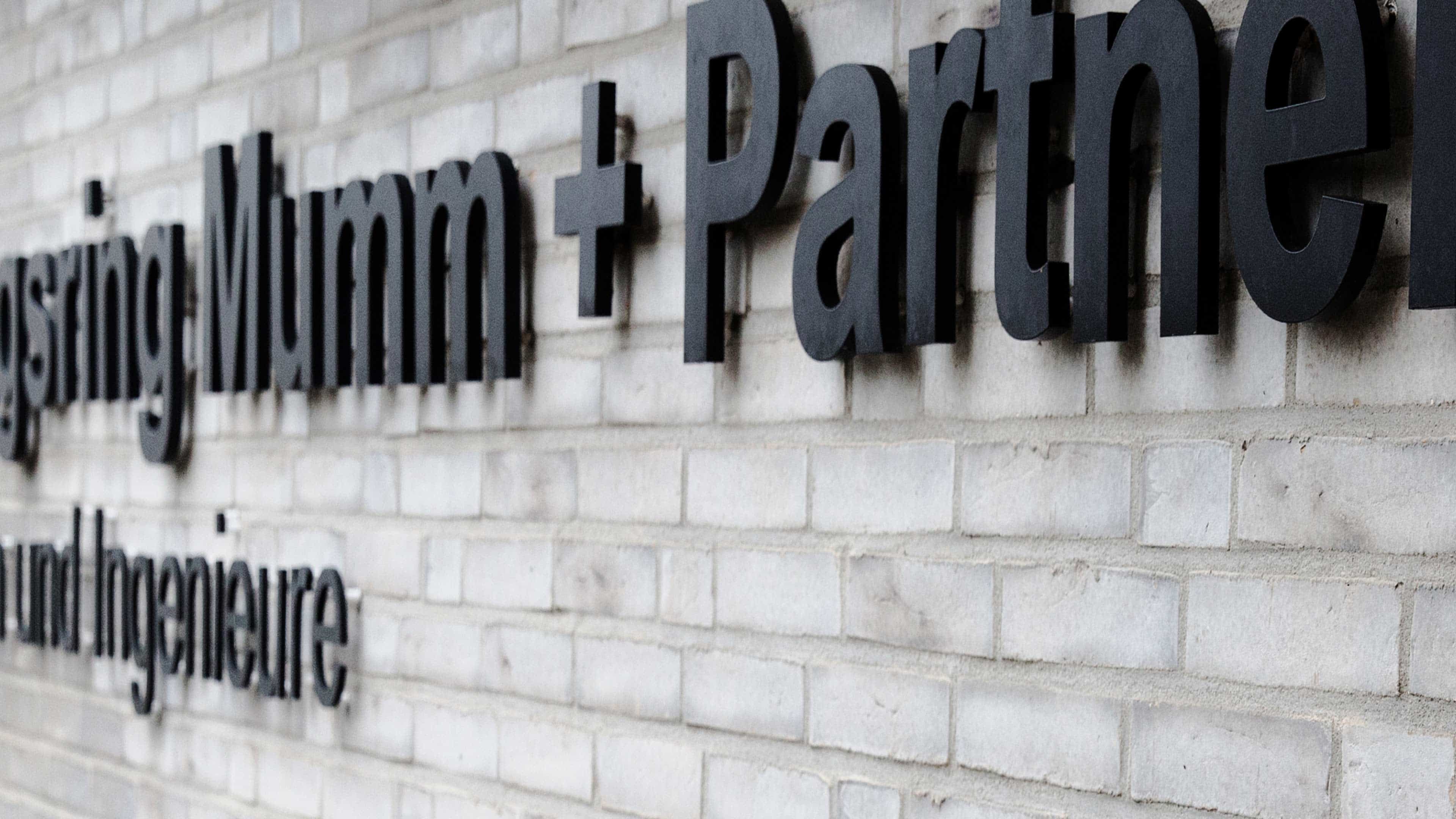 Nahaufnahme vom Firmenlogo von Planungsring Mumm und Partner