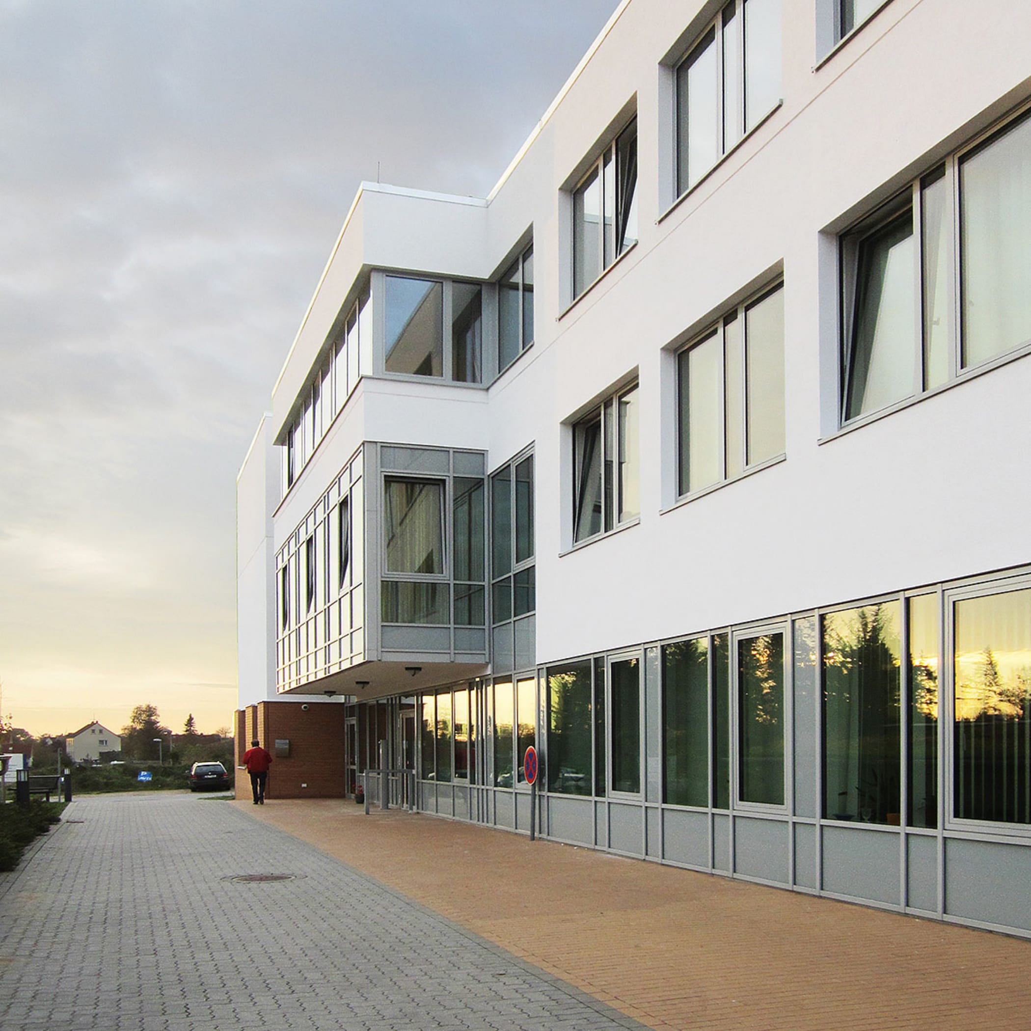 hochzwei_prmumm_teaser_01.jpg Blick auf das Bürogebäude von mumm und partner