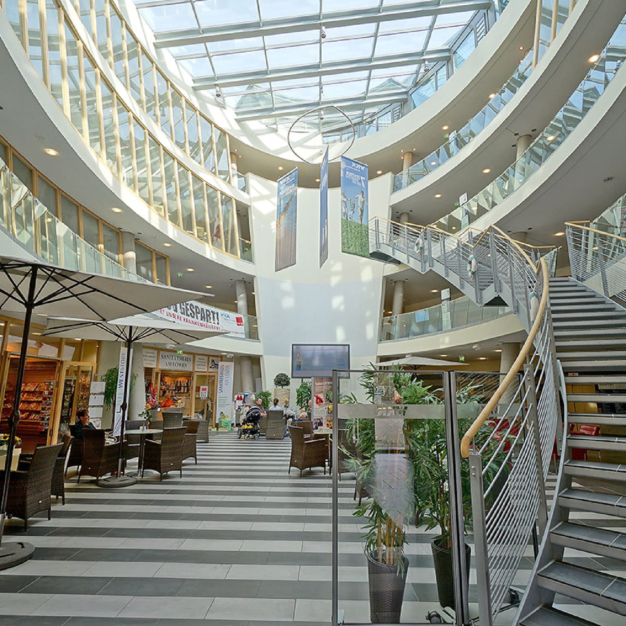 hochzwei_prmumm_teaser_05.jpg Innenbereich eines Einkaufszentrums