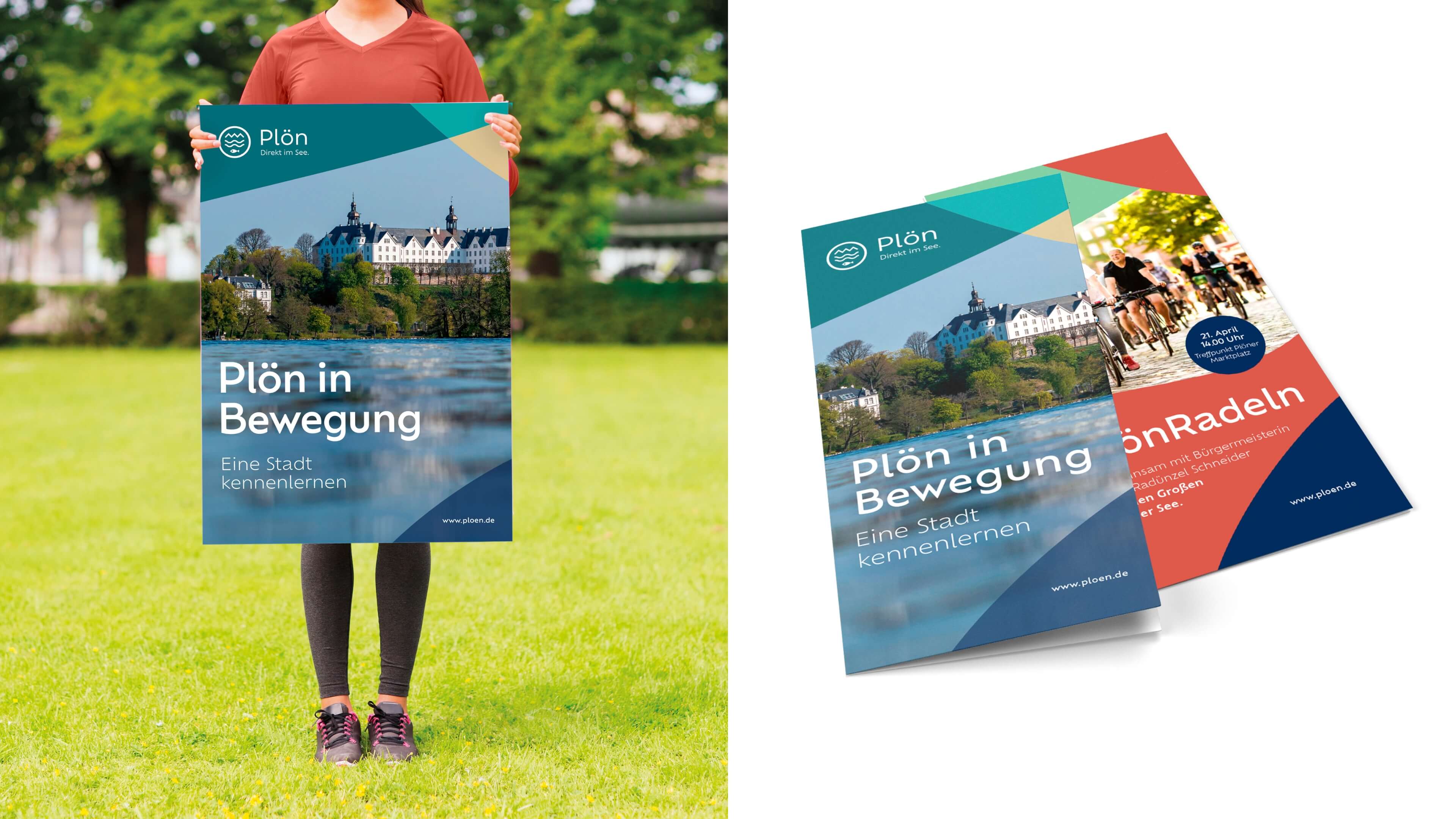 Eine Person hält ein Plakat in die Kamera. Auf dem Plakat ist ein Foto vom Plöner Schloss aus Richtung Plöner See fotografiert. Oben links in der Ecke ist das neue Stadt Plön Logo abgebildet. Ein Kreis mit von oben nach unten einer gezackten Linie, zwei gewellten Linien und einem Fisch. Daneben der Schriftzug "Plön - Direkt im See." Im unteren Bereich des Fotos steht "Plön in Bewegung" und "Eine Stadt kennenlernen". Unten rechts in der Ecke ist die Webadresse www.ploen.de. In der rechten Hälte der Grafik sind zwei Stadt Plön Flyer mit Tourismusangeboten abgebildet.