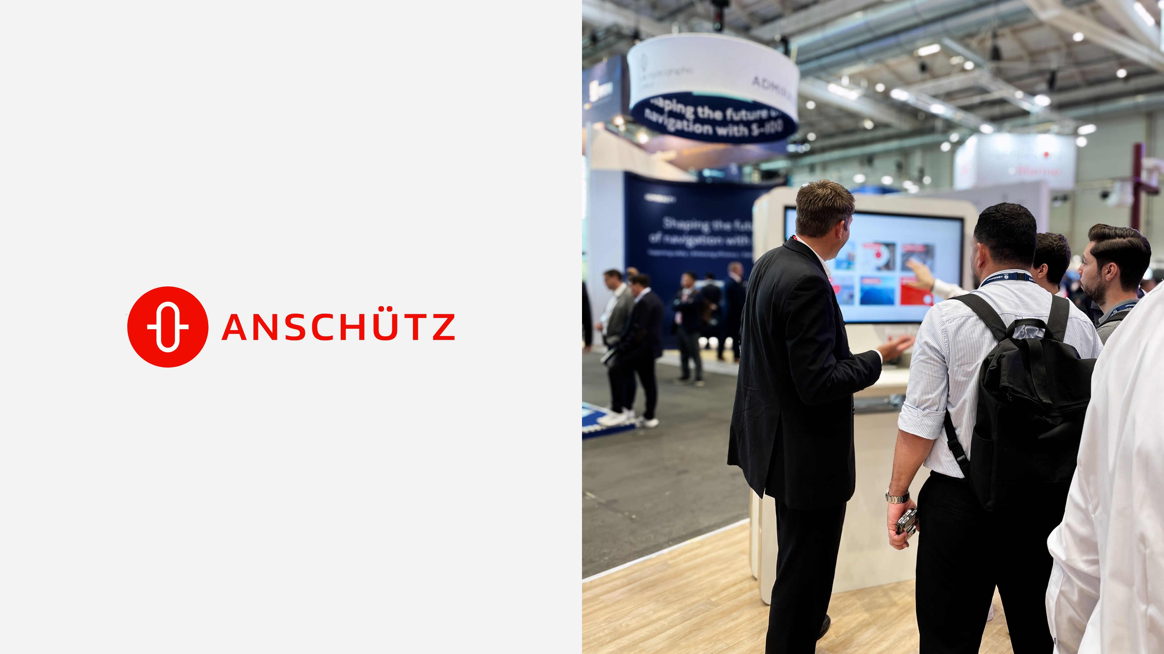 Zweigeteilte Headergrafik. Links das Anschütz Logo in rot der Schriftzug Anschütz und rechts der Anschütz Messestand und eine Personengruppe davor