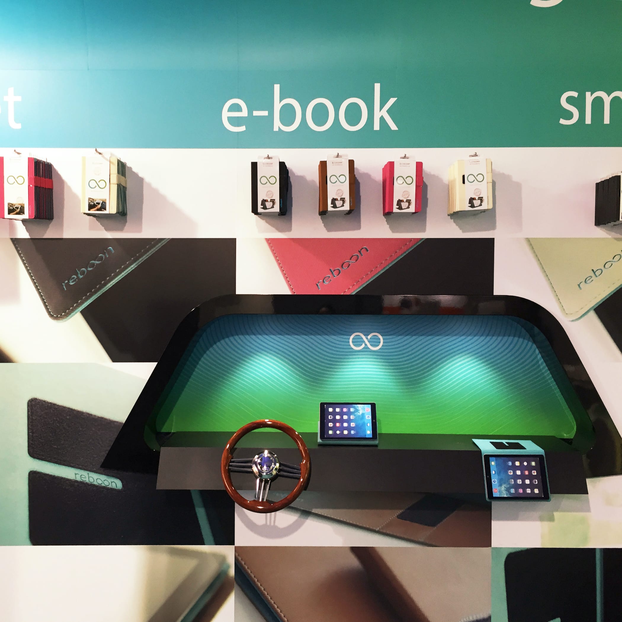 hochzwei_reeb_teaser_03.jpg Wandhaken mit Reboon Ipadhalterungen