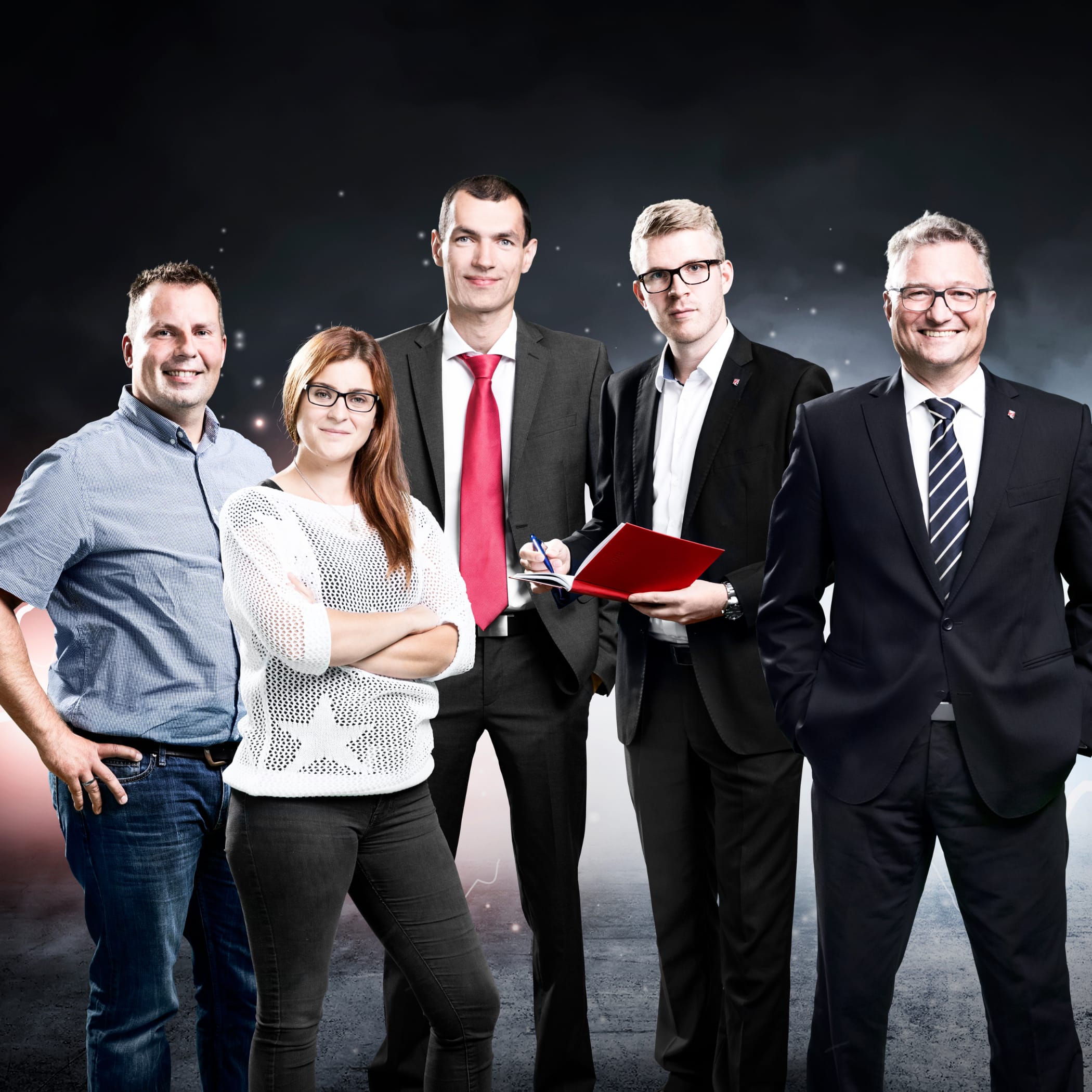 hochzwei_riello_teaser_02.jpg Gruppenbild von fünf Riello Mitarbeitern