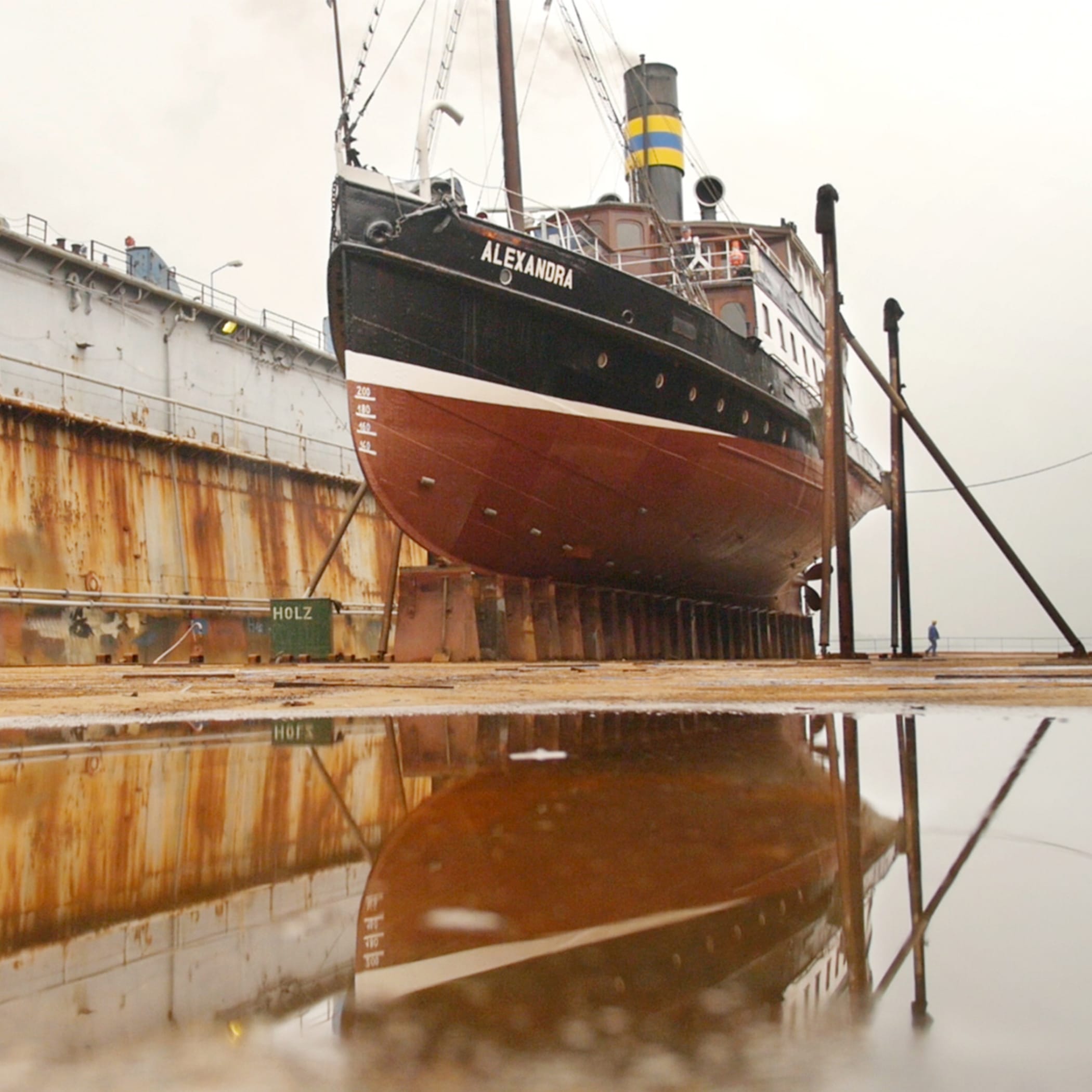 hochzwei_fvsa_teaser_01_hauptteaser.jpg Schiff Alexandra in der Werft