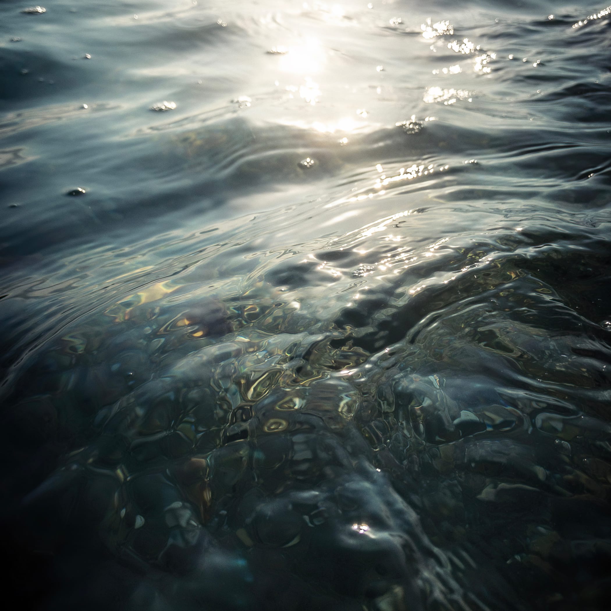 hochzwei_fvsa_teaser_06.jpg Nahaufnahme vom Wasser in Bewegung