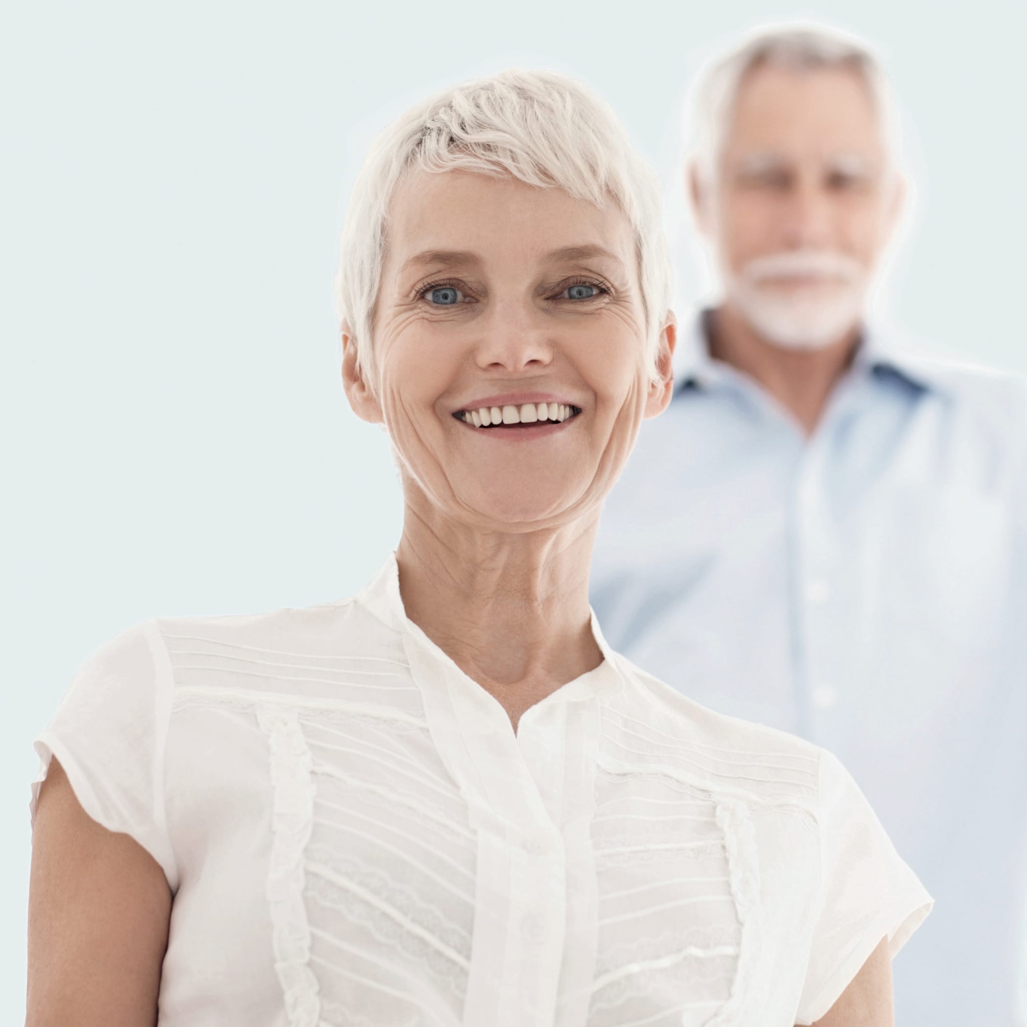 hochzwei_sana_teaser_06.jpg Porträt einer älteren Dame mit weißem Haar